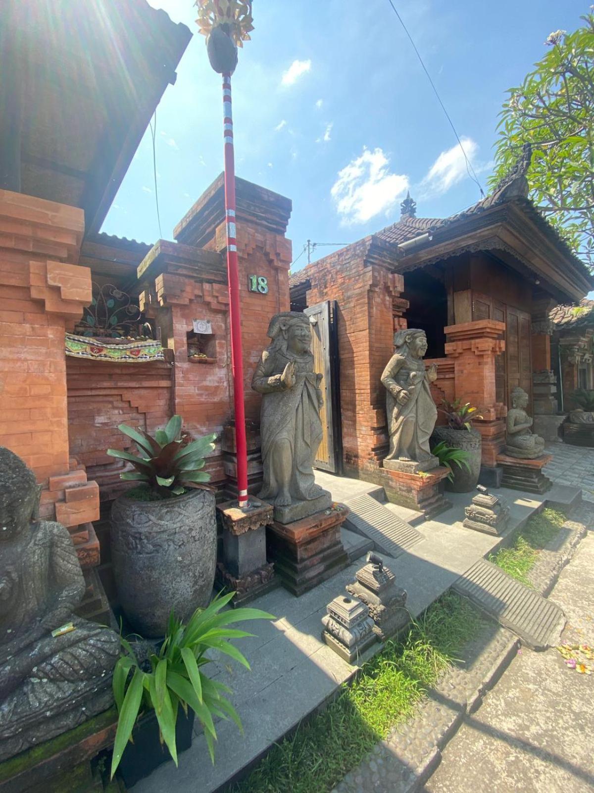 Homestay Togog Polos Near Center *