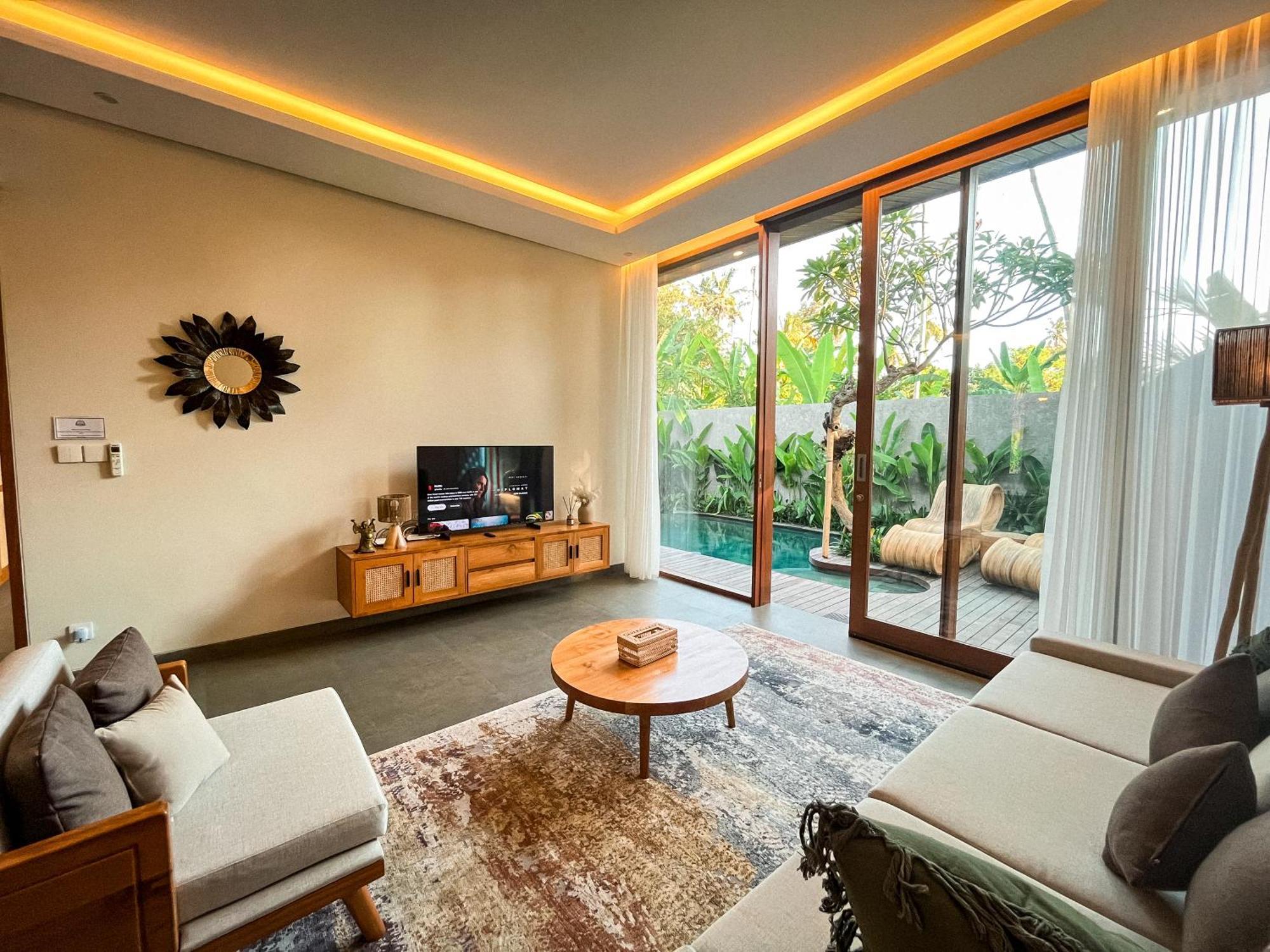 Suarga Des Anicca Villa *
