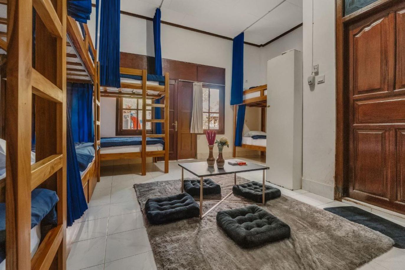 Backpacker Hostel *