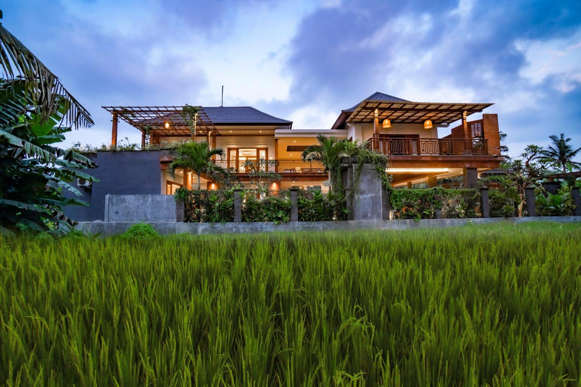 Emana Akatara Hotel 4*
