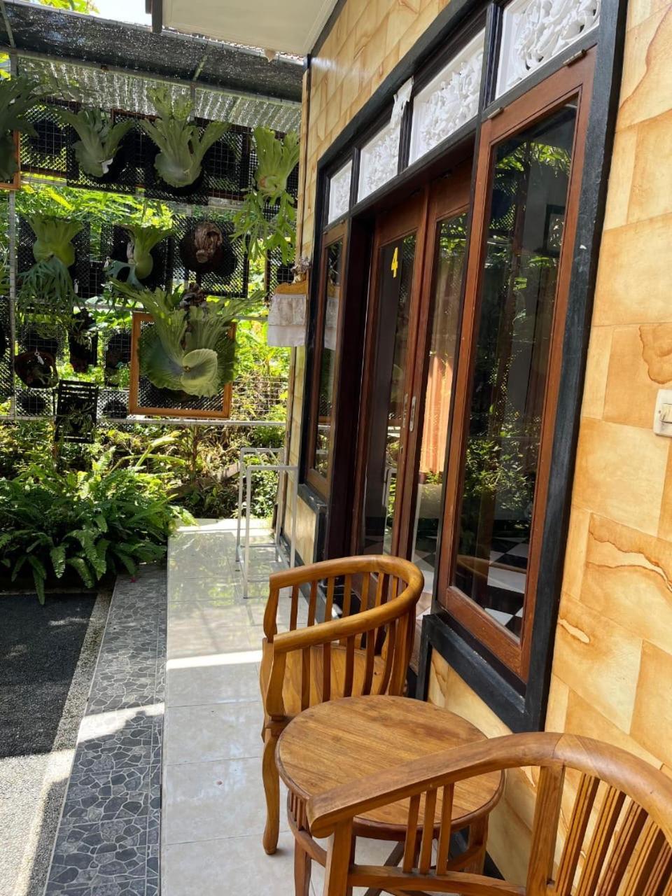 Homestay Arya *
