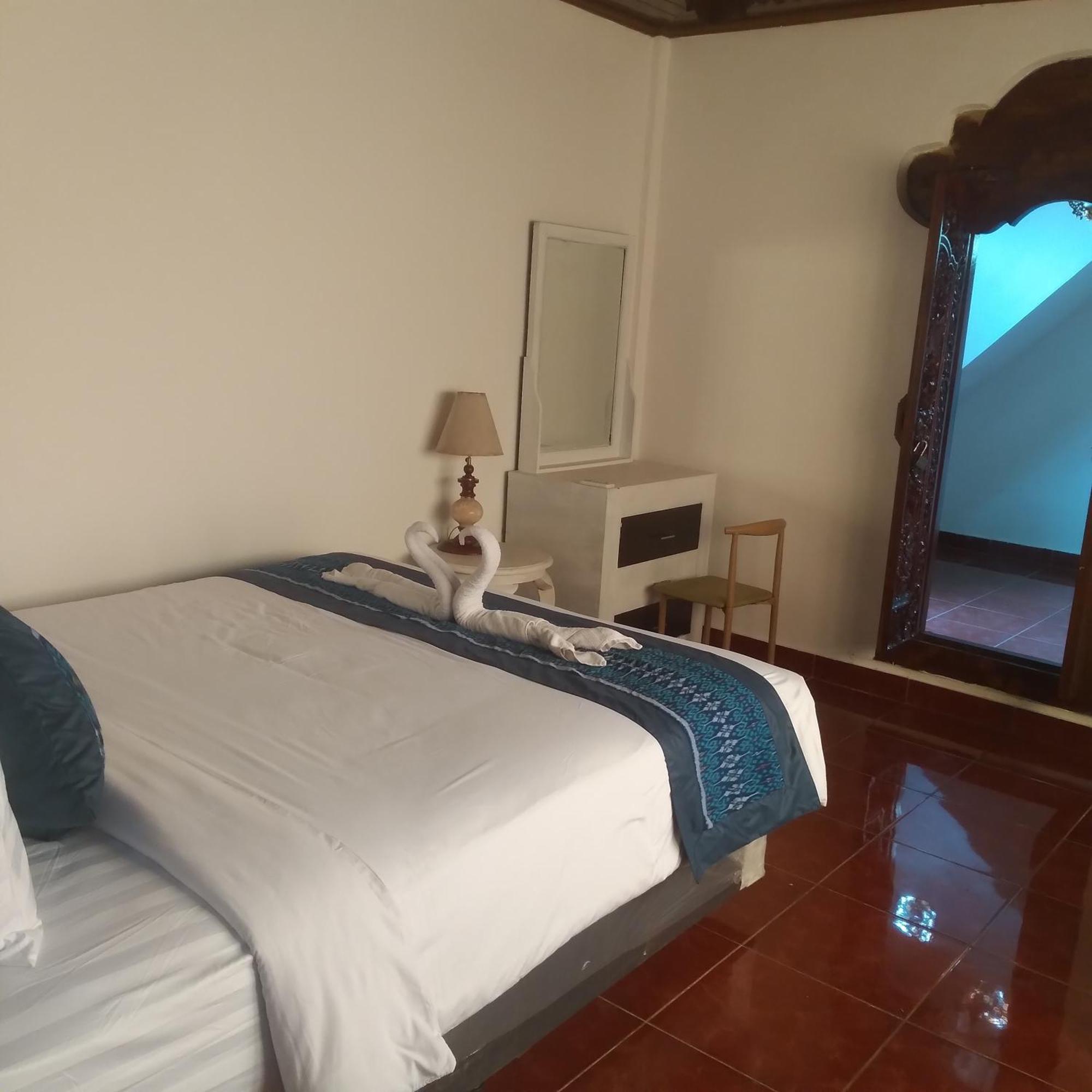 Hostel Between *