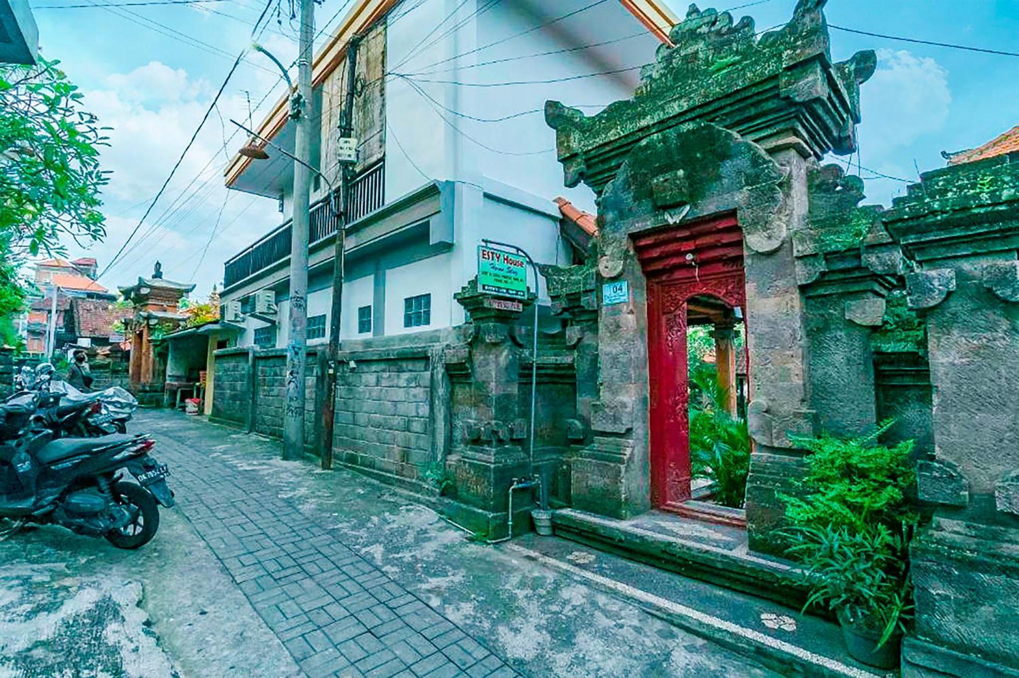 Esty House Rumah tetamu