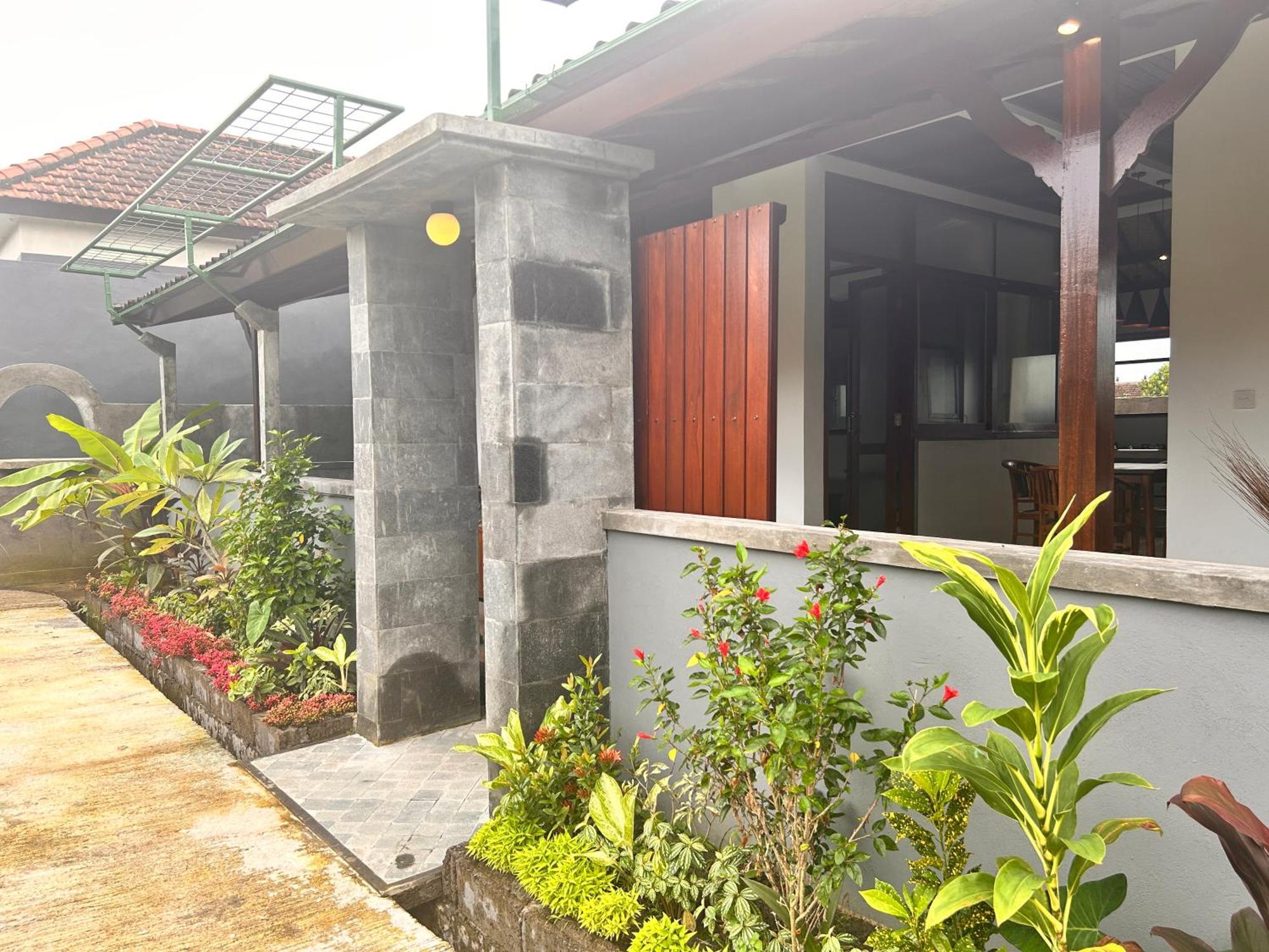 Ketut's Place Penestanan *