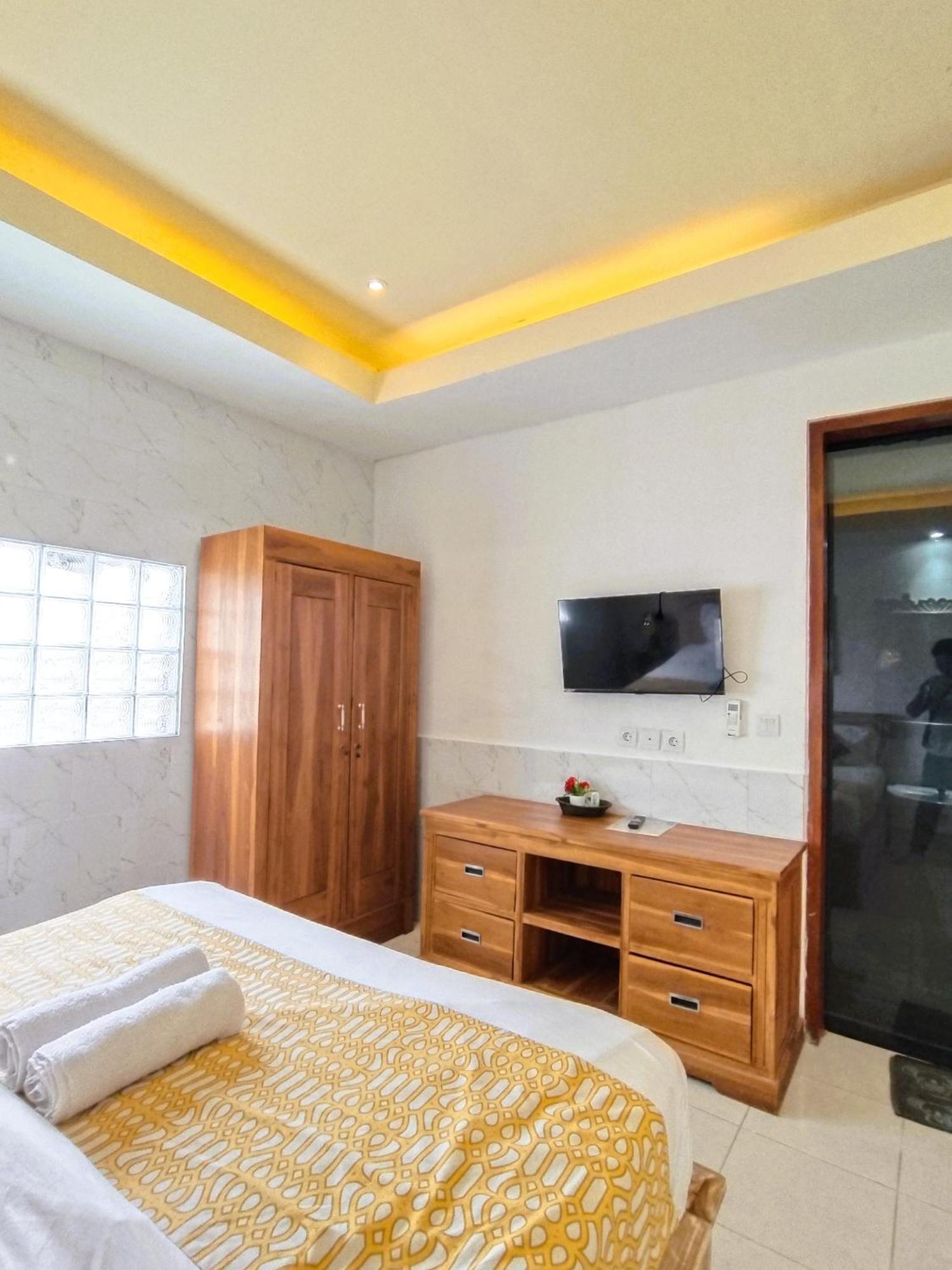 Ratu Ayu 8 Bedroom *