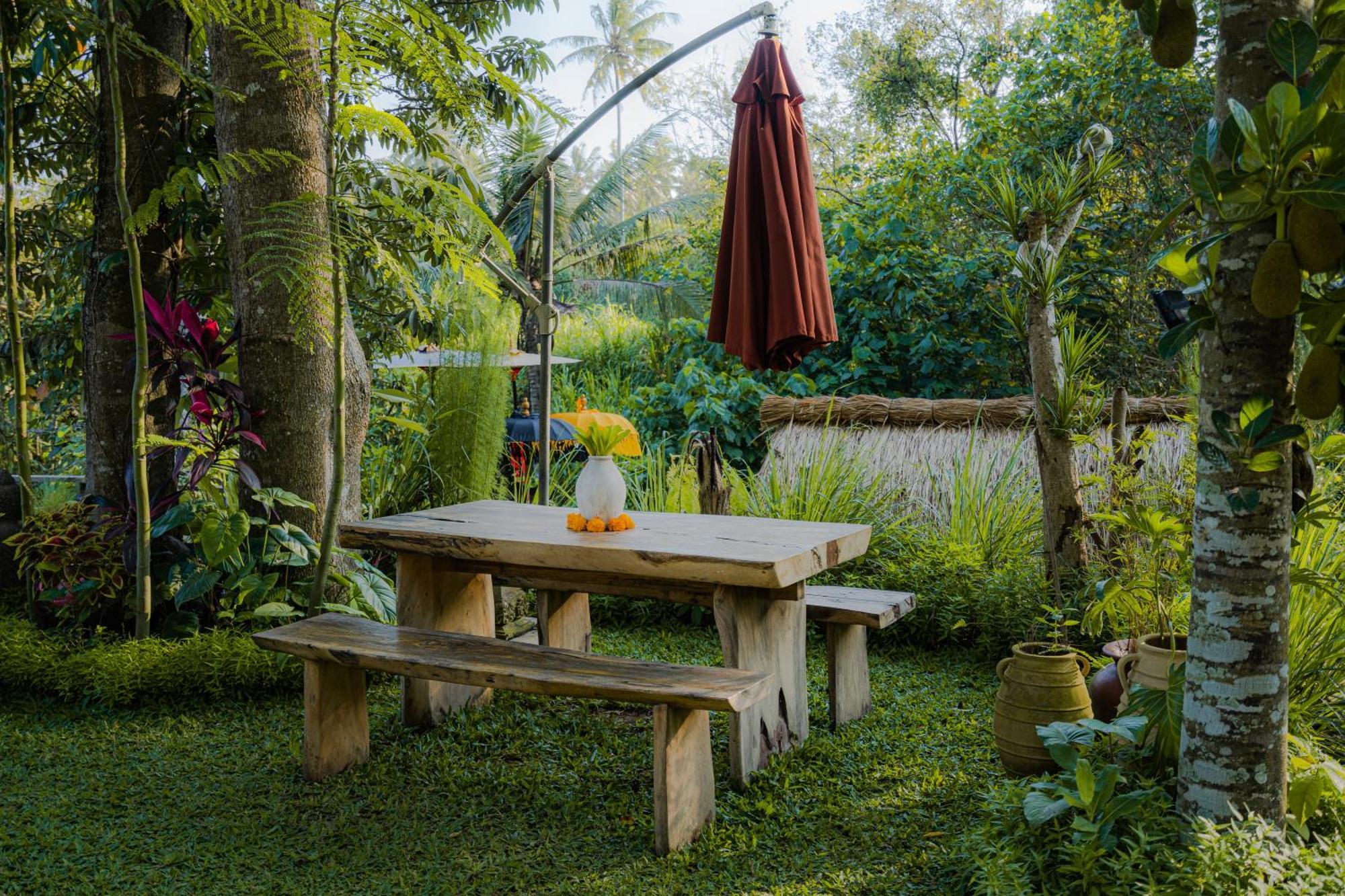 Villa Tropical Kasbah Neighbourhood With Riverside View Ubud (Bali)