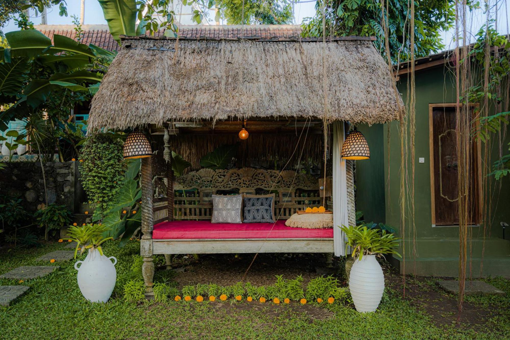 Tropical Kasbah Neighbourhood With Riverside View Ubud (Bali)