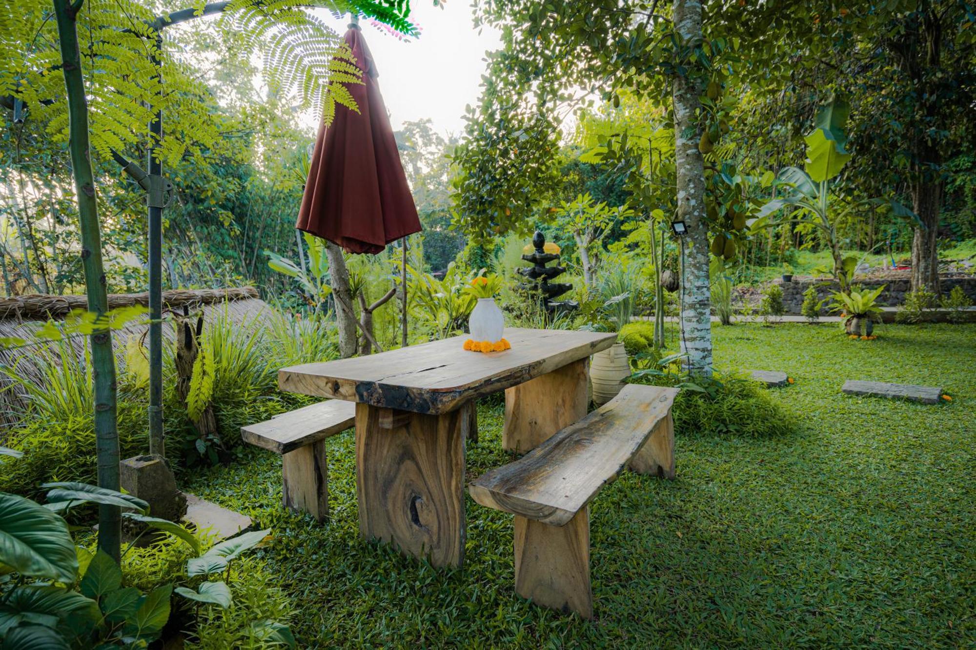 Tropical Kasbah Neighbourhood With Riverside View * Ubud (Bali)