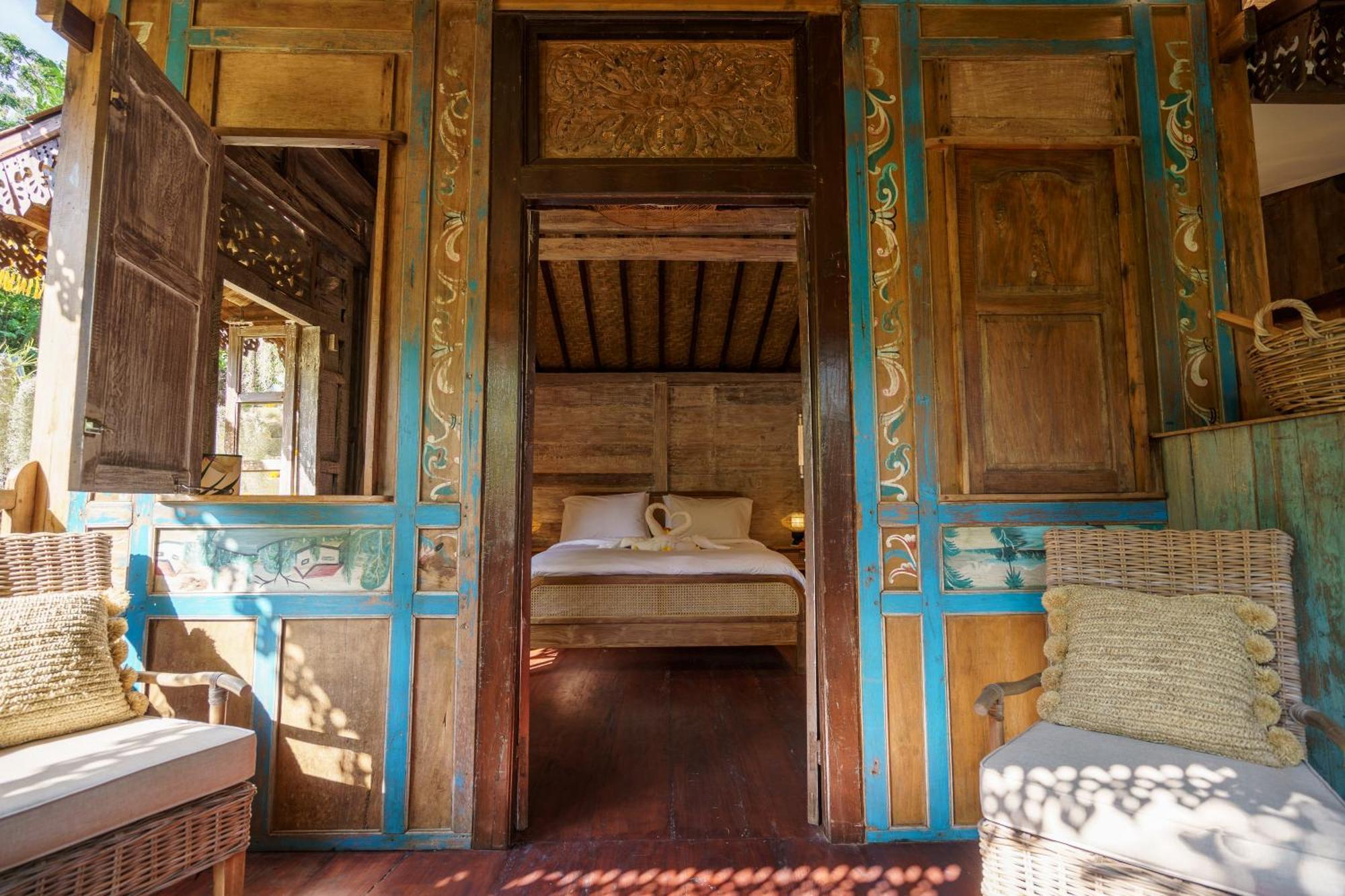 Villa Tropical Kasbah Neighbourhood With Riverside View Ubud (Bali)