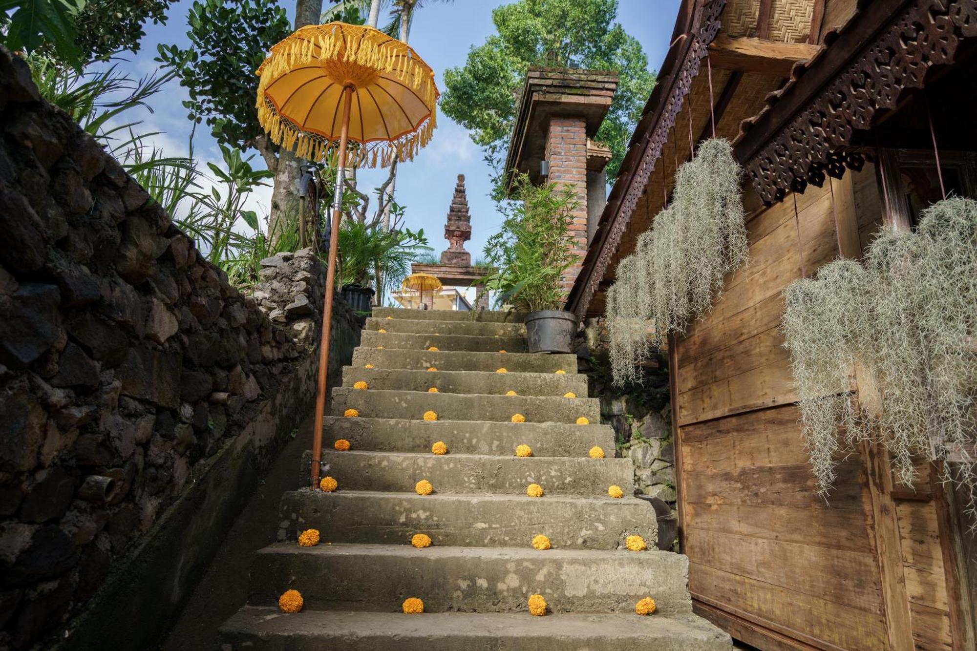 Villa Tropical Kasbah Neighbourhood With Riverside View Ubud (Bali)