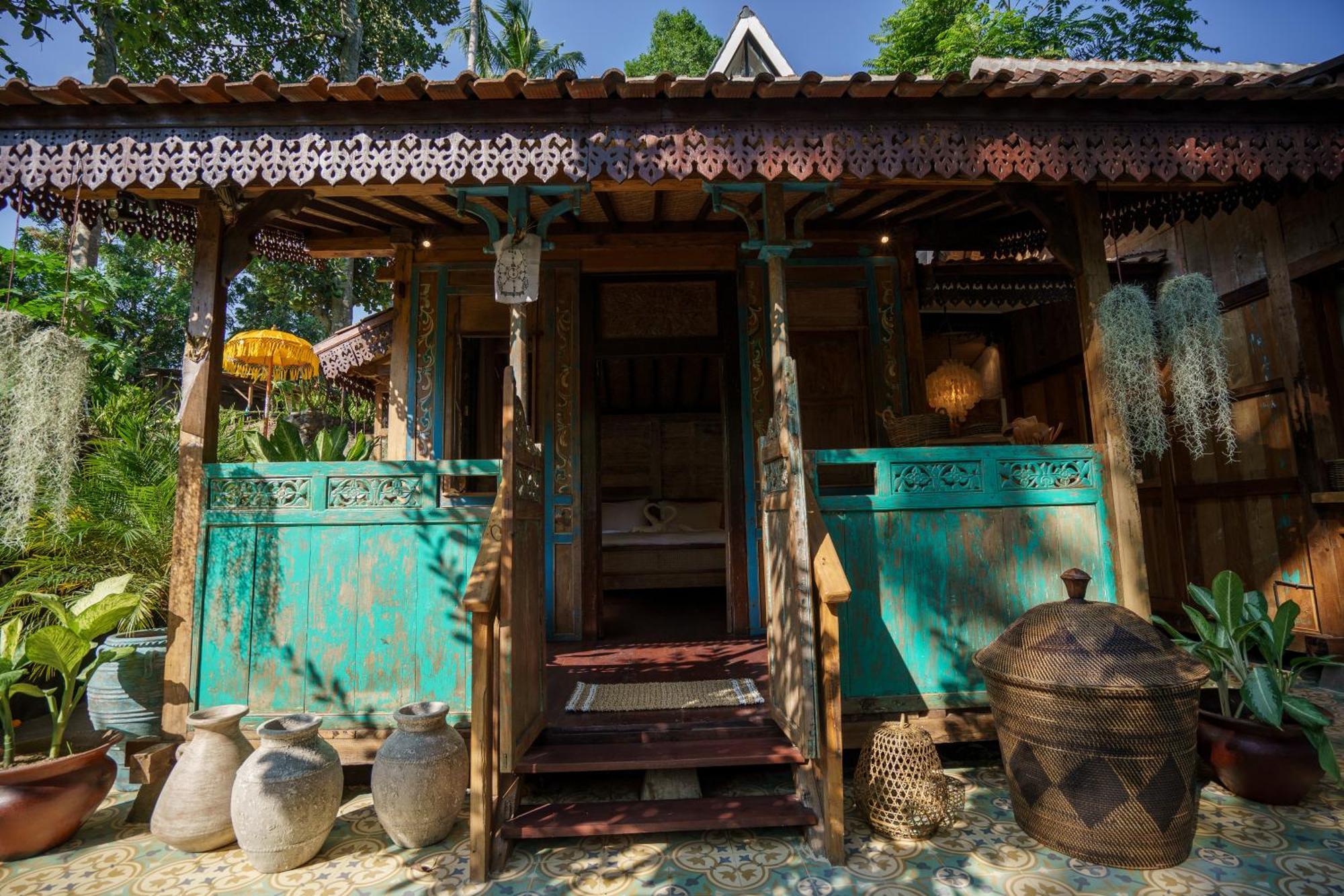 Tropical Kasbah Neighbourhood With Riverside View Ubud (Bali)