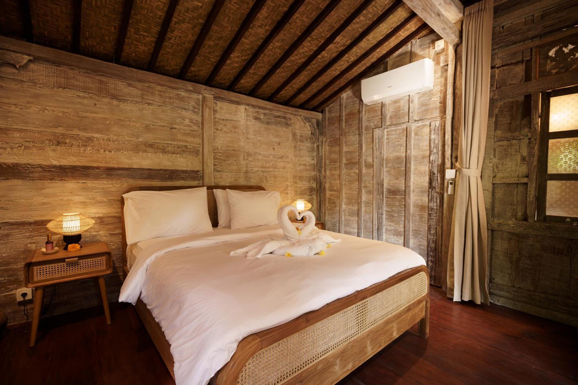 Tropical Kasbah Neighbourhood With Riverside View Villa *
