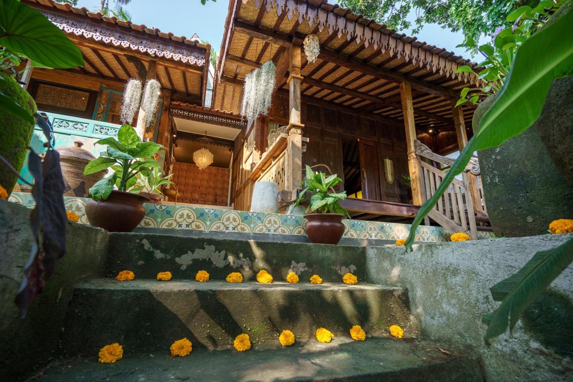 Tropical Kasbah Neighbourhood With Riverside View Villa Ubud (Bali)