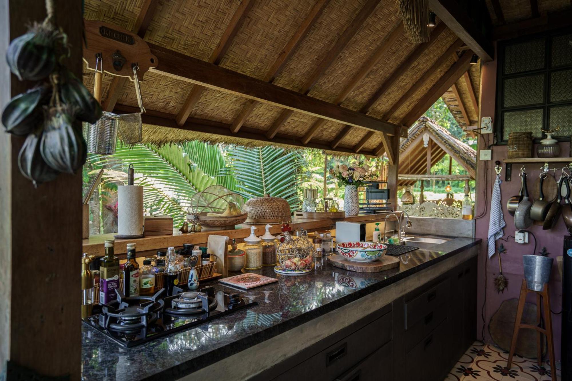 Tropical Kasbah Neighbourhood With Riverside View Ubud (Bali)