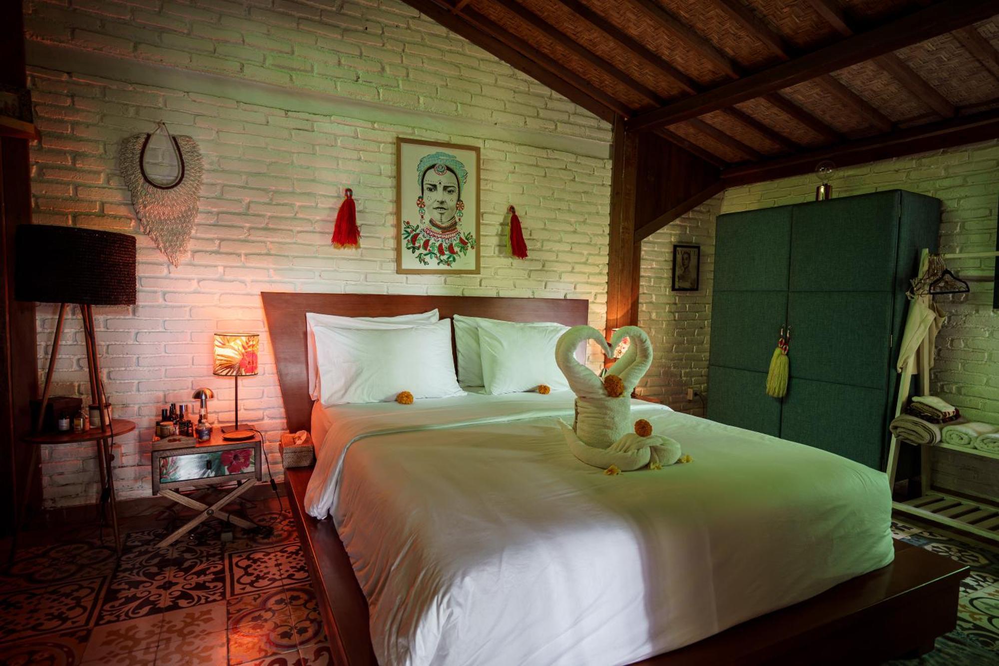 Tropical Kasbah Neighbourhood With Riverside View Villa Ubud (Bali)
