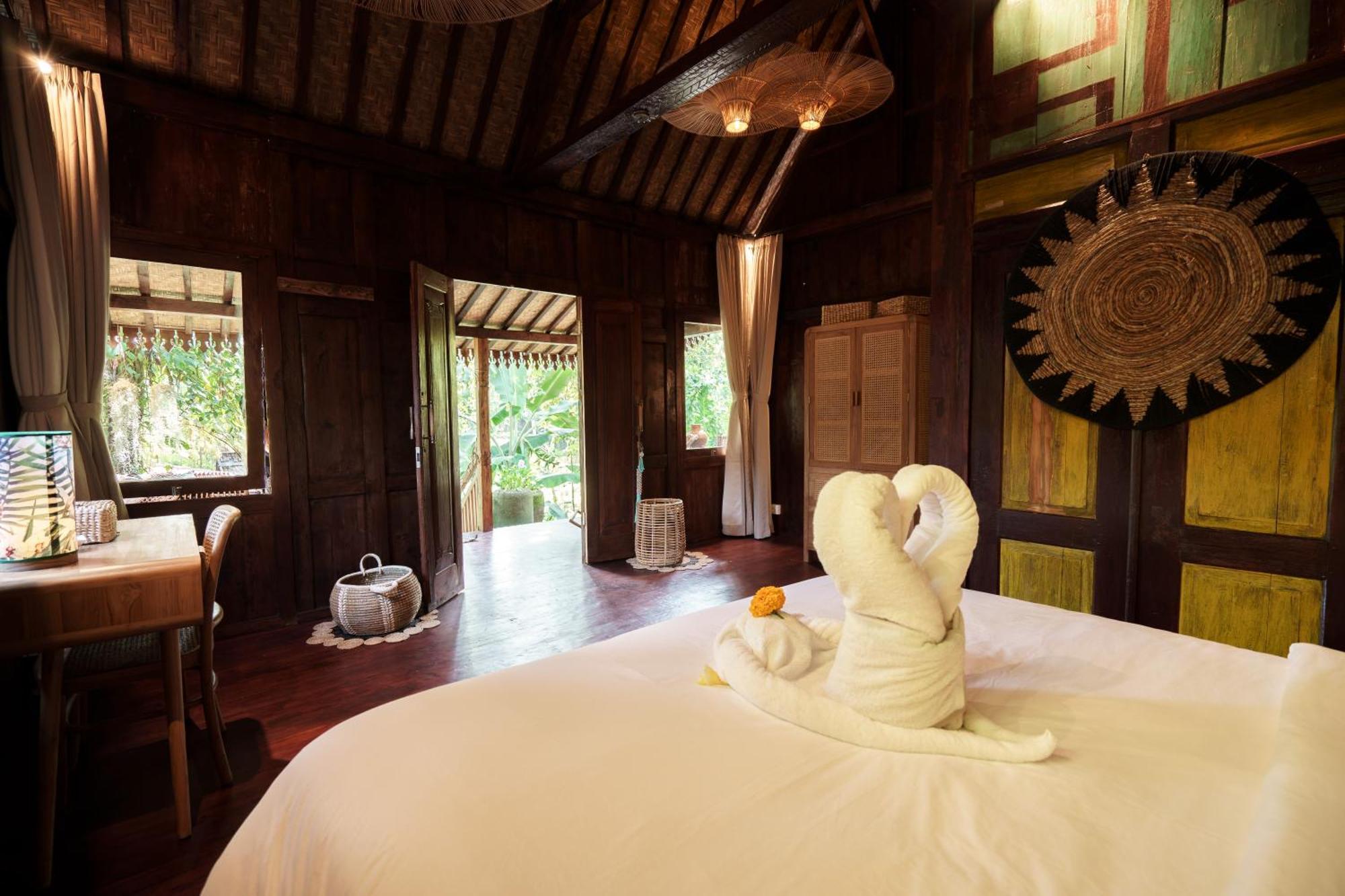 Tropical Kasbah Neighbourhood With Riverside View Villa Ubud (Bali)