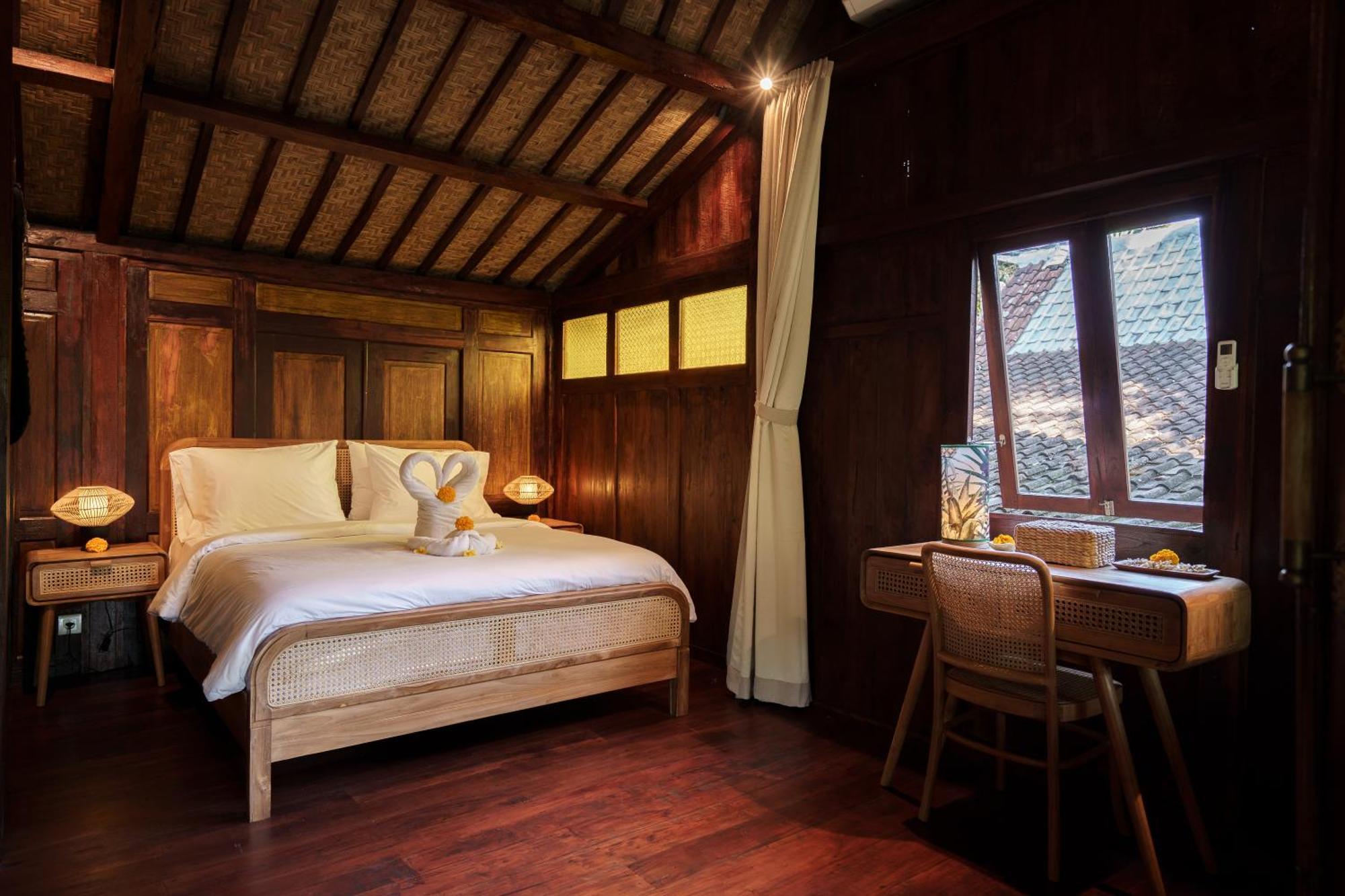 Tropical Kasbah Neighbourhood With Riverside View Ubud (Bali)