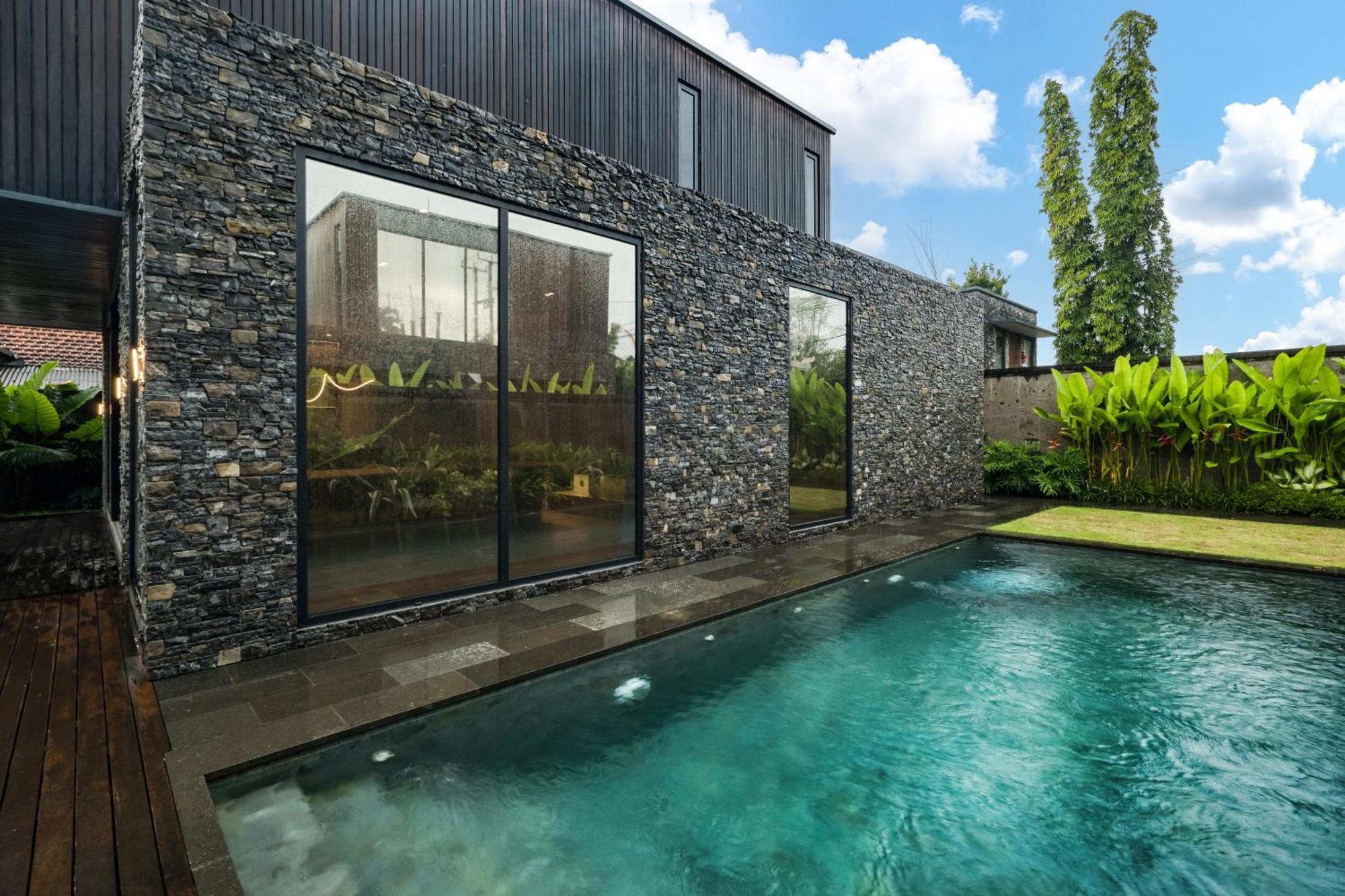 Seven Stone Villa