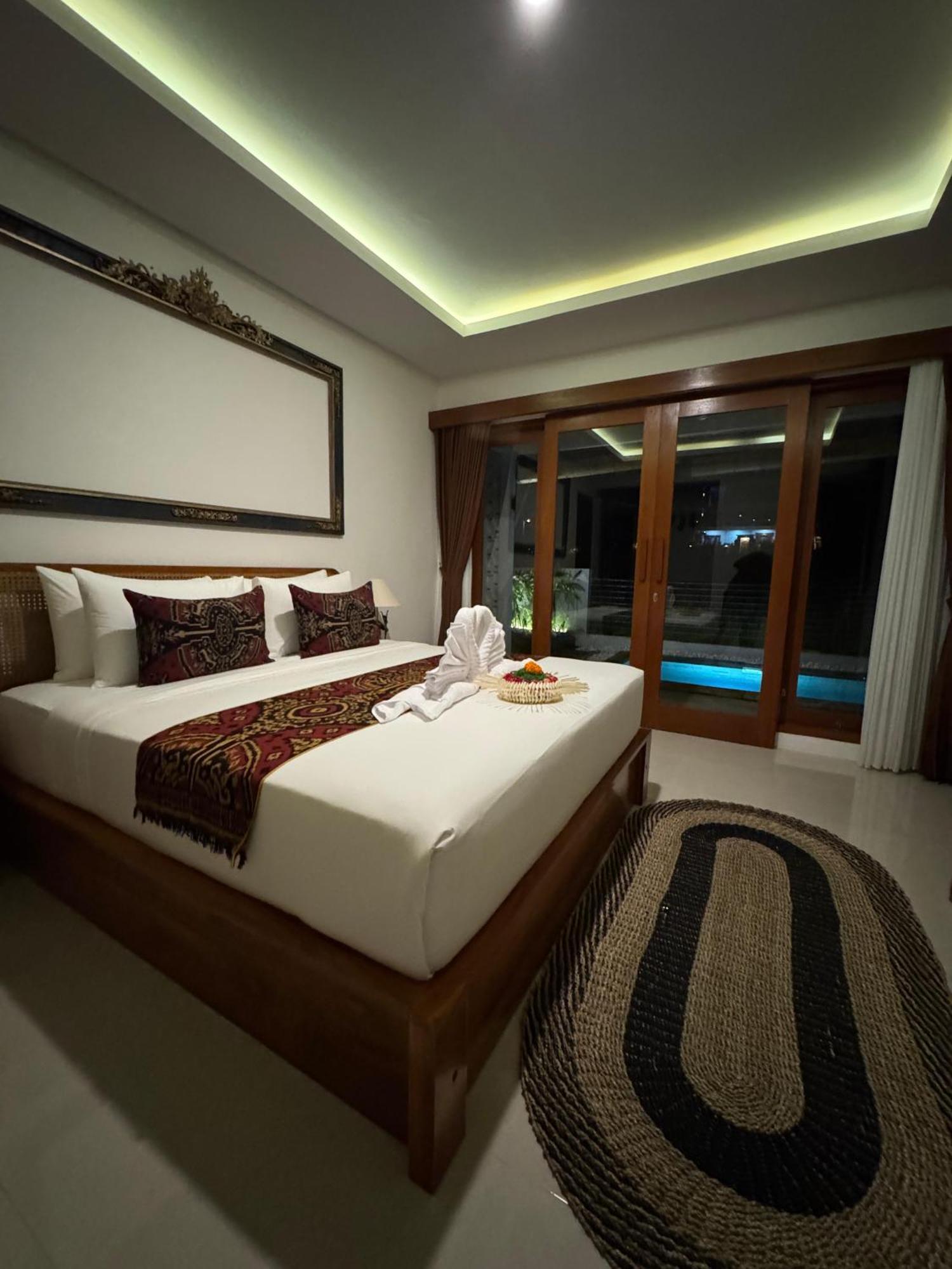 Putih Dcarik Ubud (Bali)