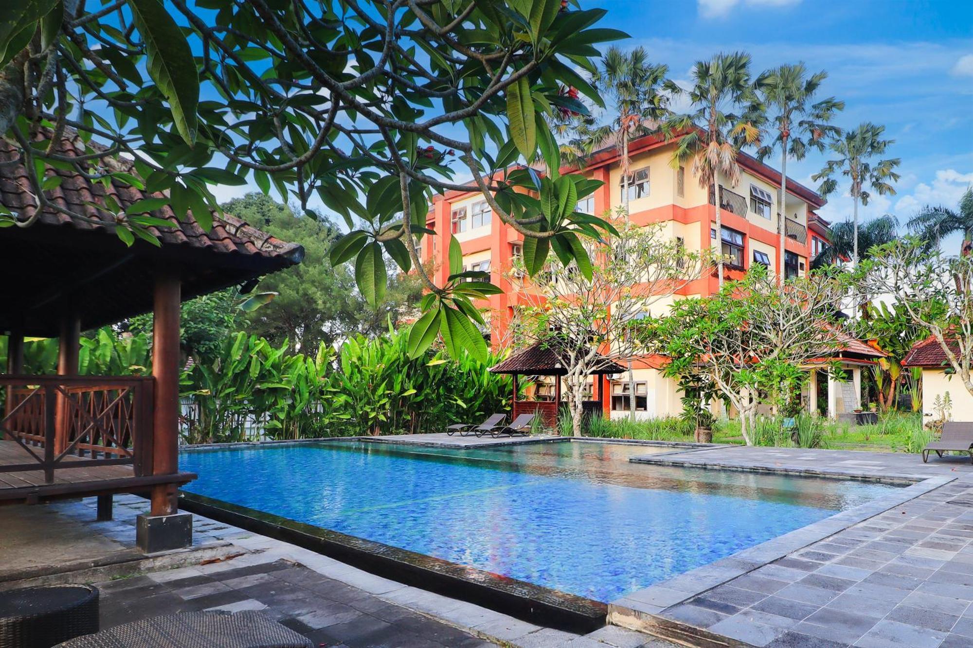 Dancenter Near Museum Topeng Hotel