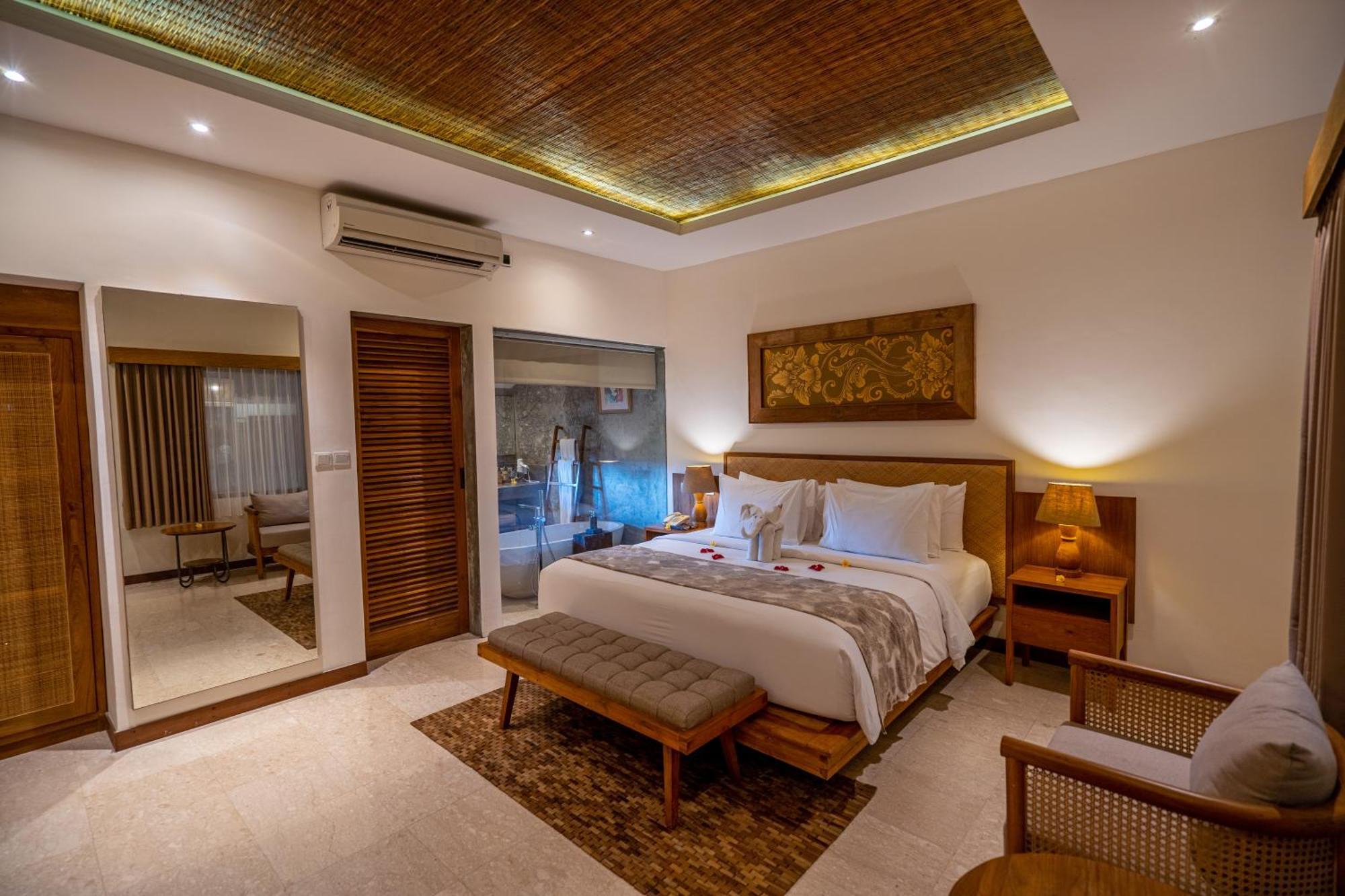 Purana Hotel 5*