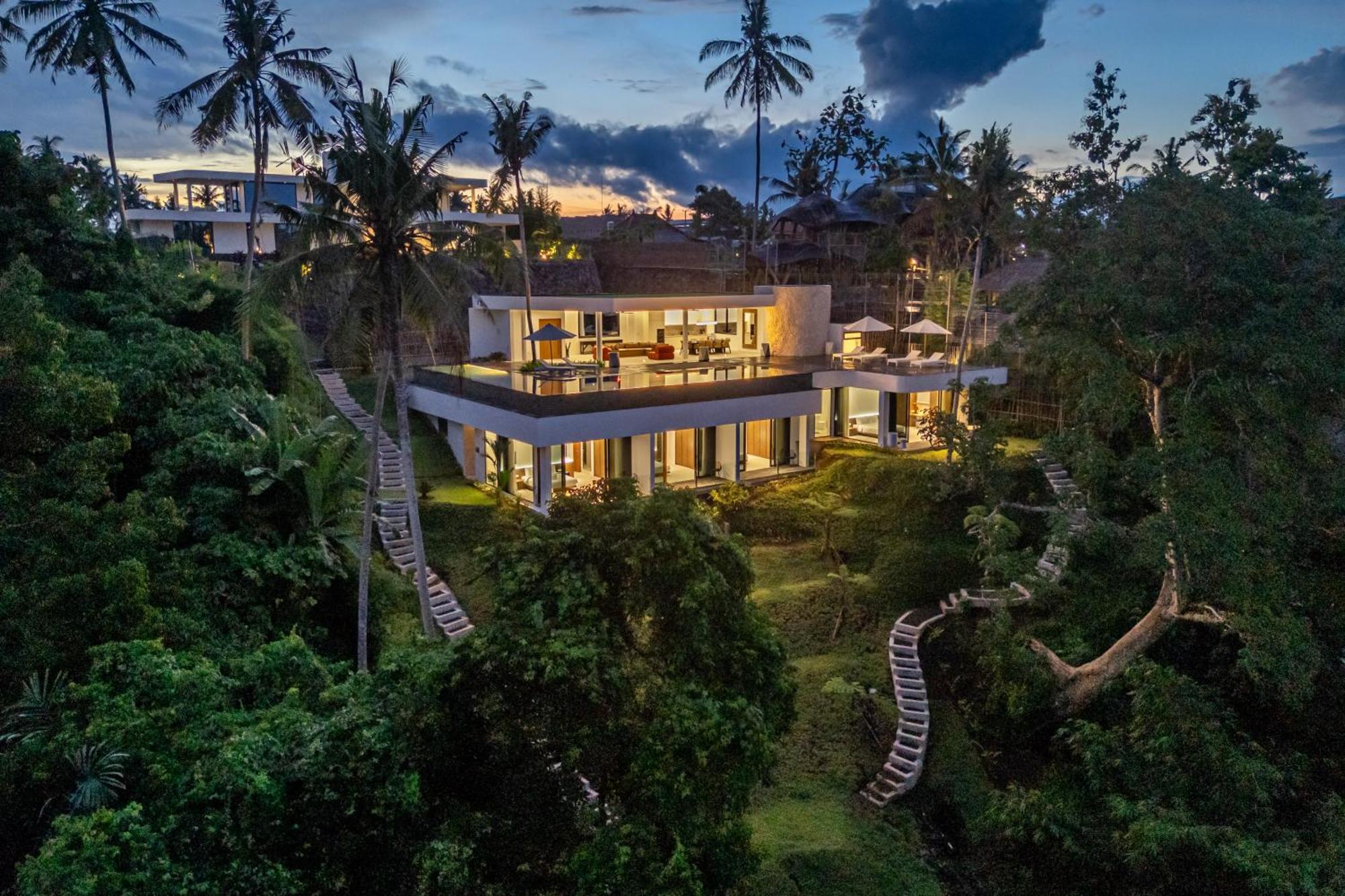 Treetop Vibes - Designer Overlooking Ubuds Canyon