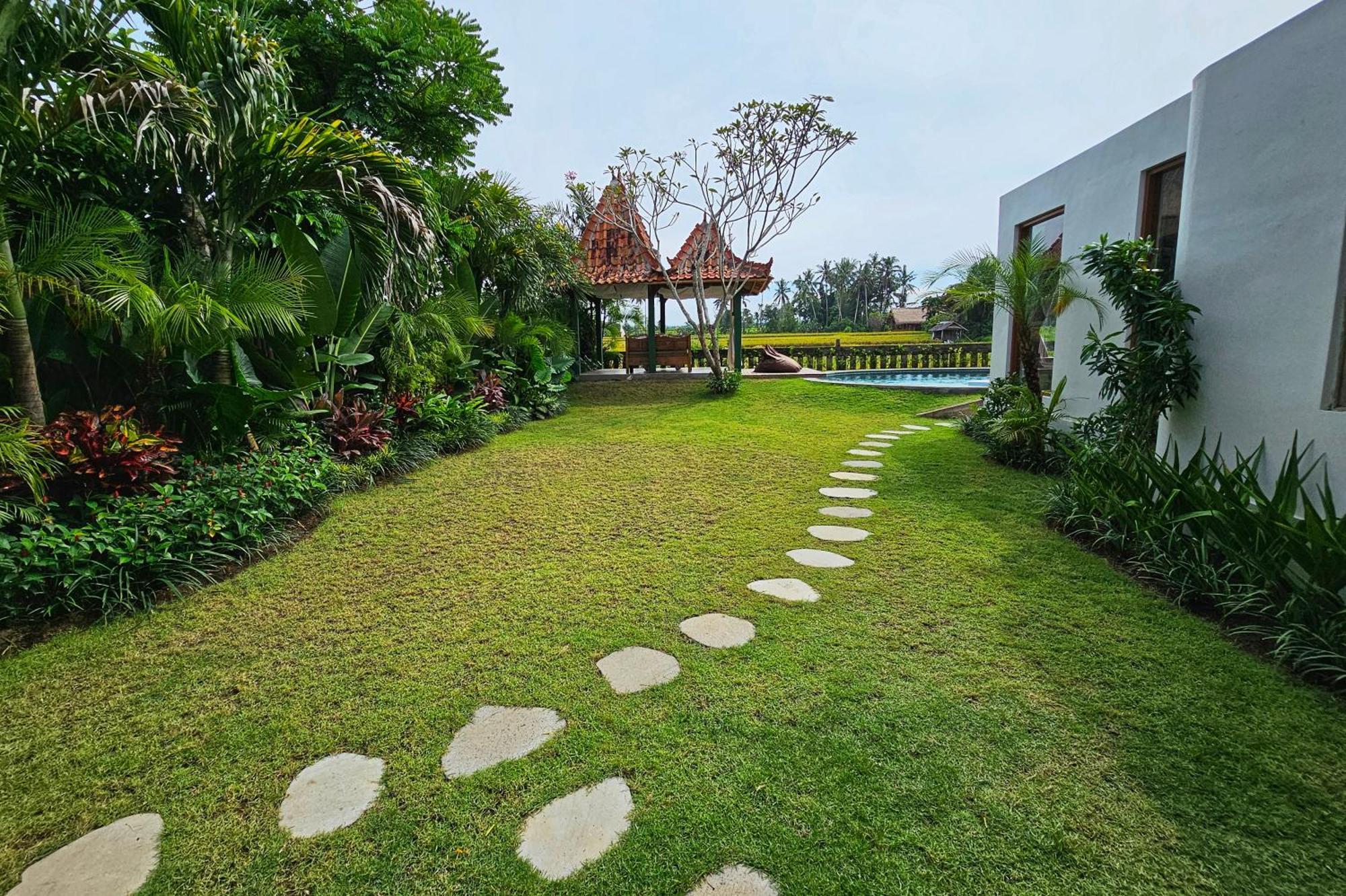 Diyara - 6000 Sq Ft Private - Stunning Rice Field View - Big Pool & Garden *