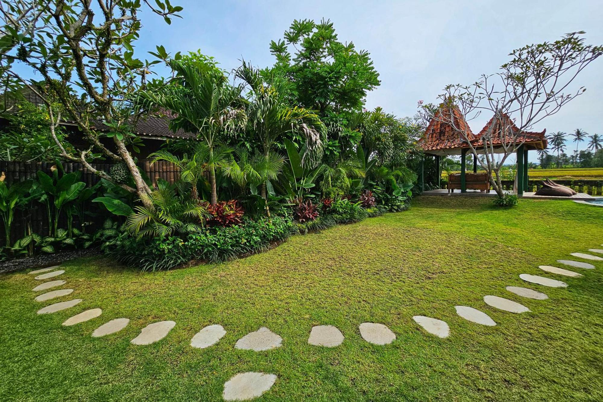 Villa Diyara - 6000 Sq Ft Private - Stunning Rice Field View - Big Pool & Garden