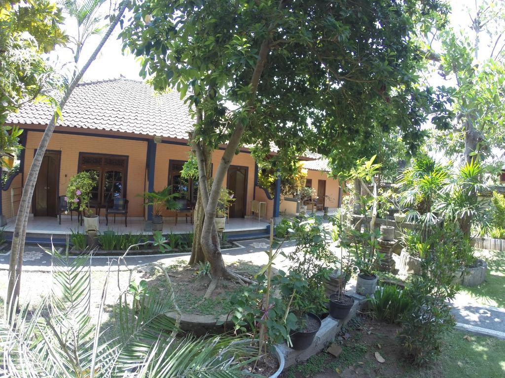 Homestay Eka's *