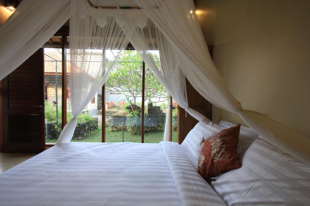 Tanggal Merah Guest house *