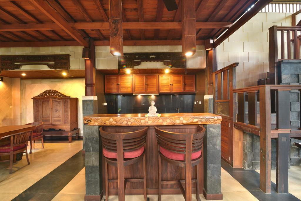 Wooden Villa By Prasi Villa *