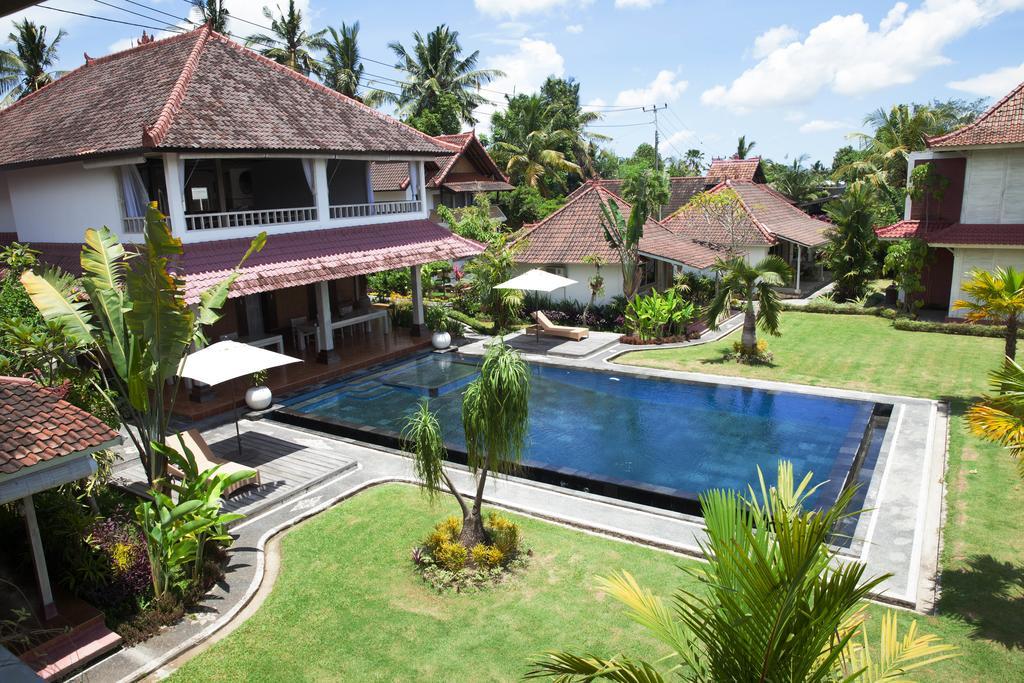 B Saya Hotel