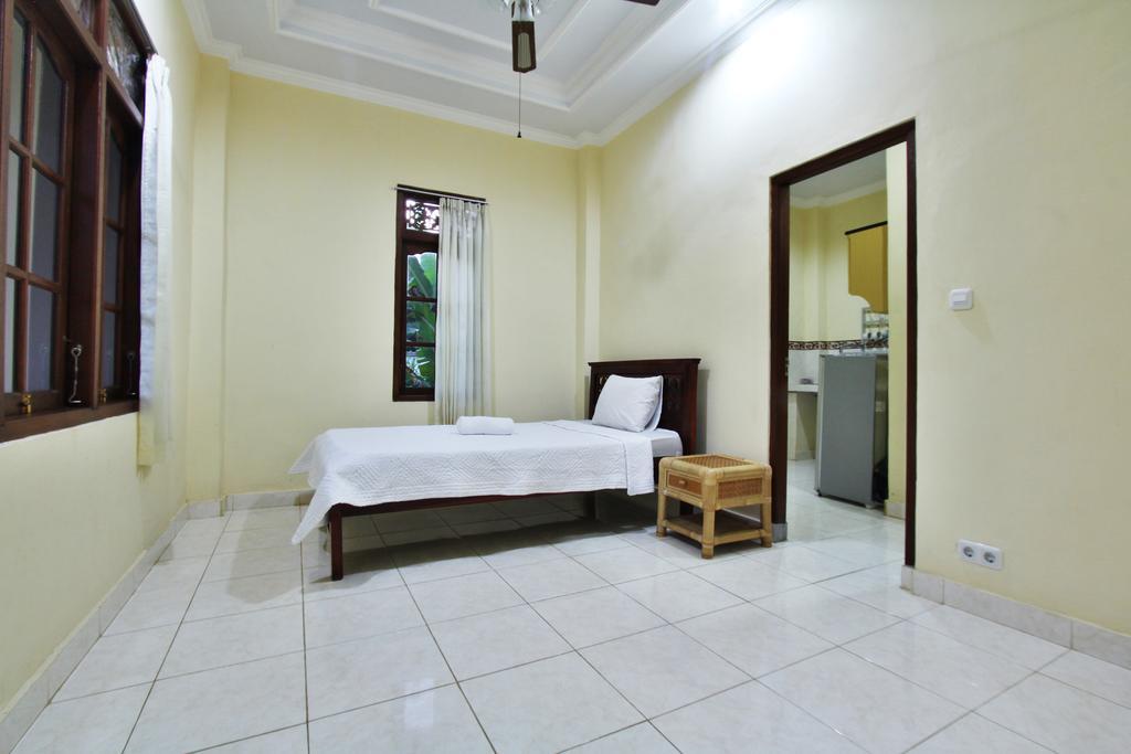 Pondok Gusti Homestay Redpartner *