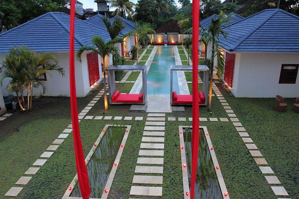 Resort Rouge -