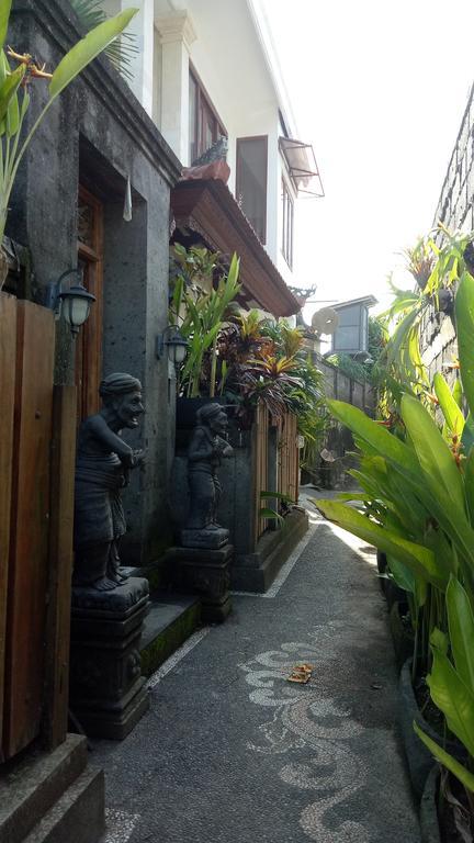 Uma Loris Guest house