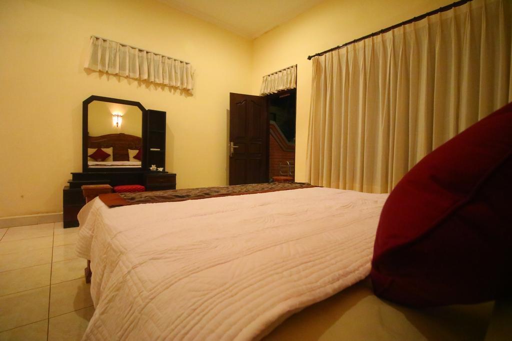 Adi Santia Wisma tamu *