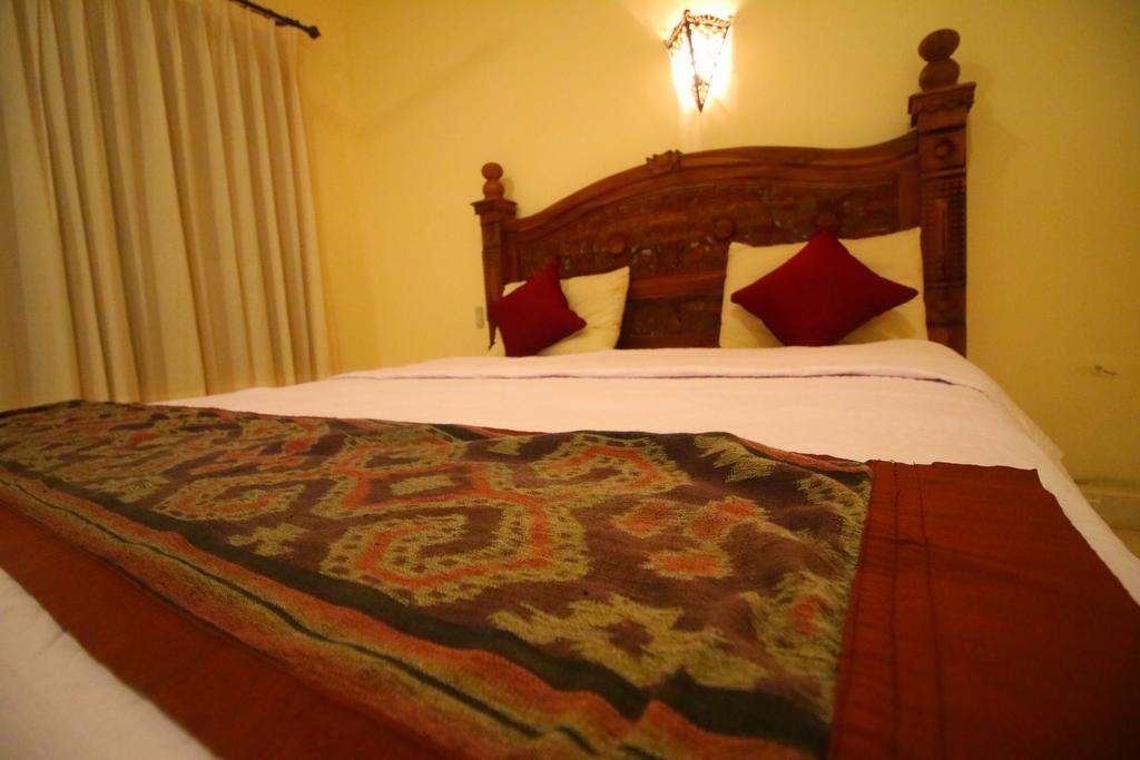 Adi Santia Wisma tamu