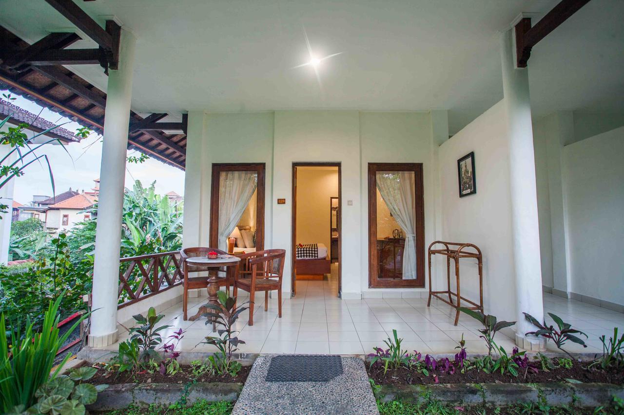 Hotel By Prasi 3*