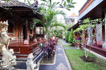 Wisma tamu Yuliati House 2*