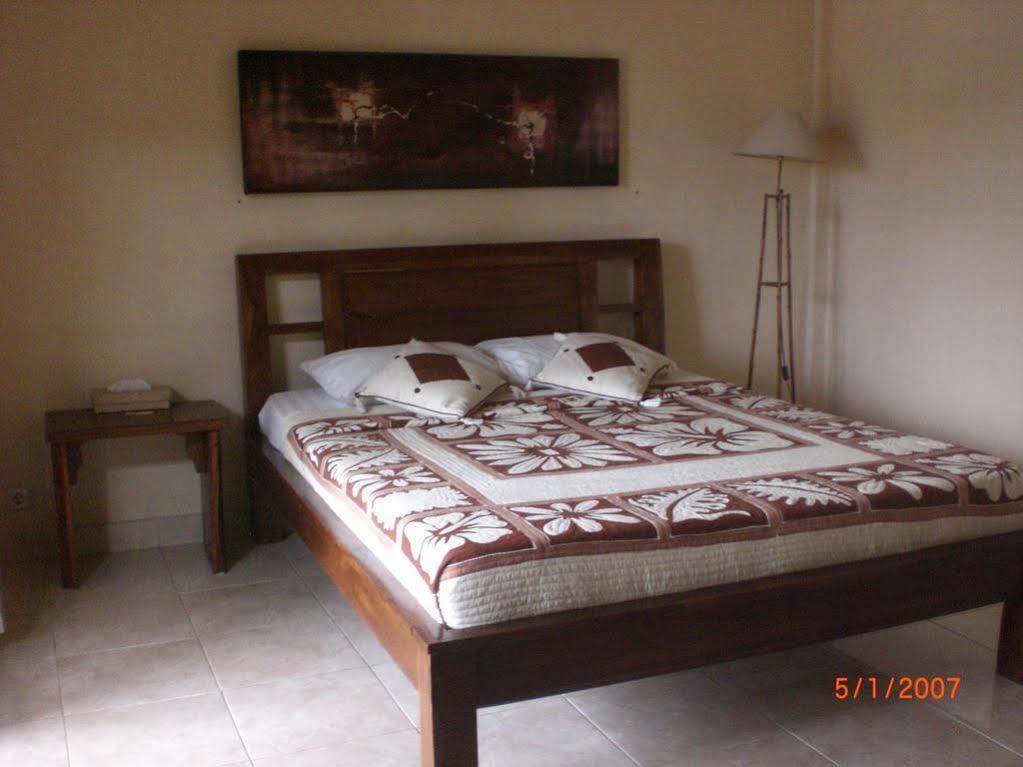 Guest house Adi House
