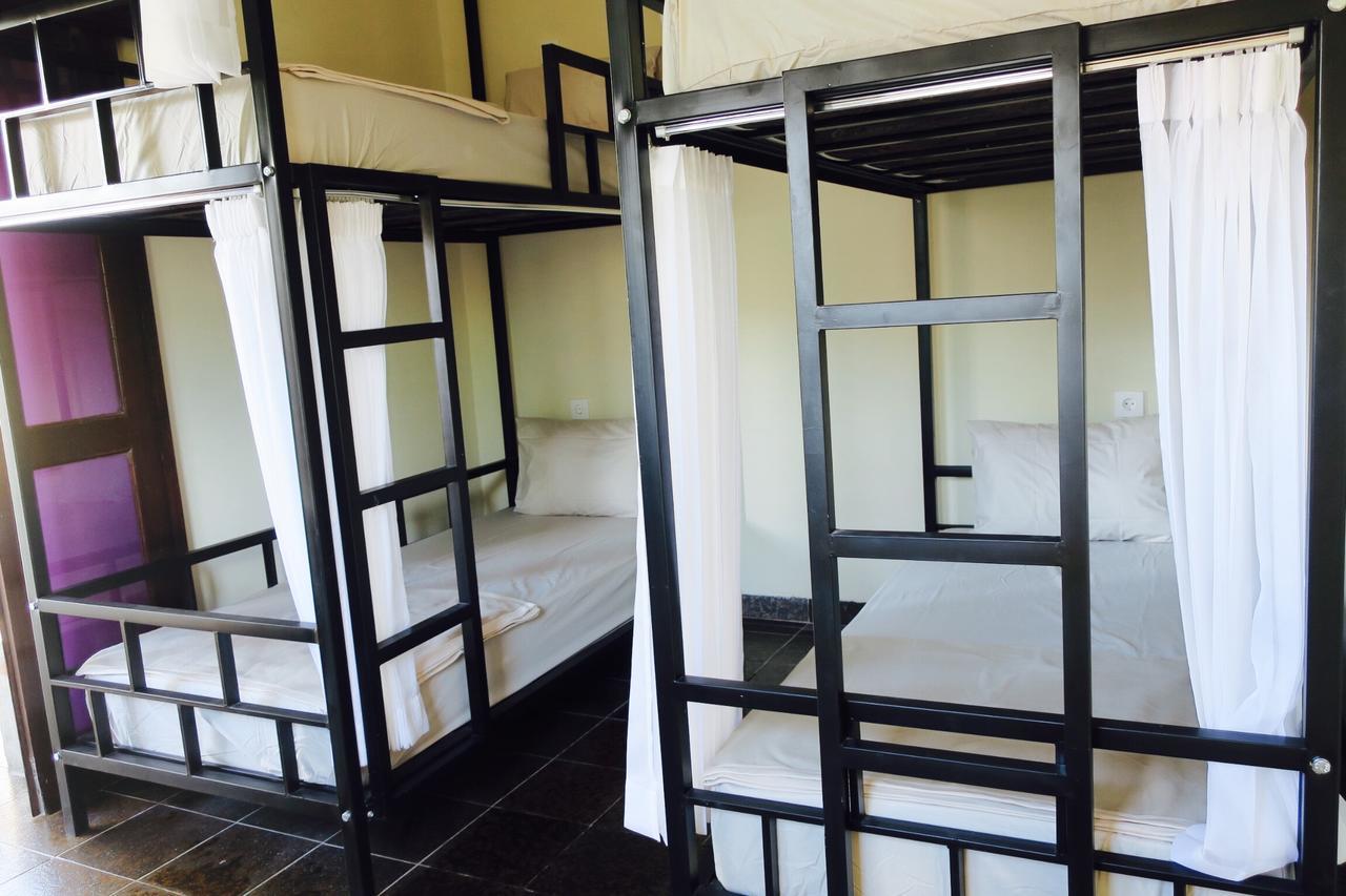 Hostel Between *