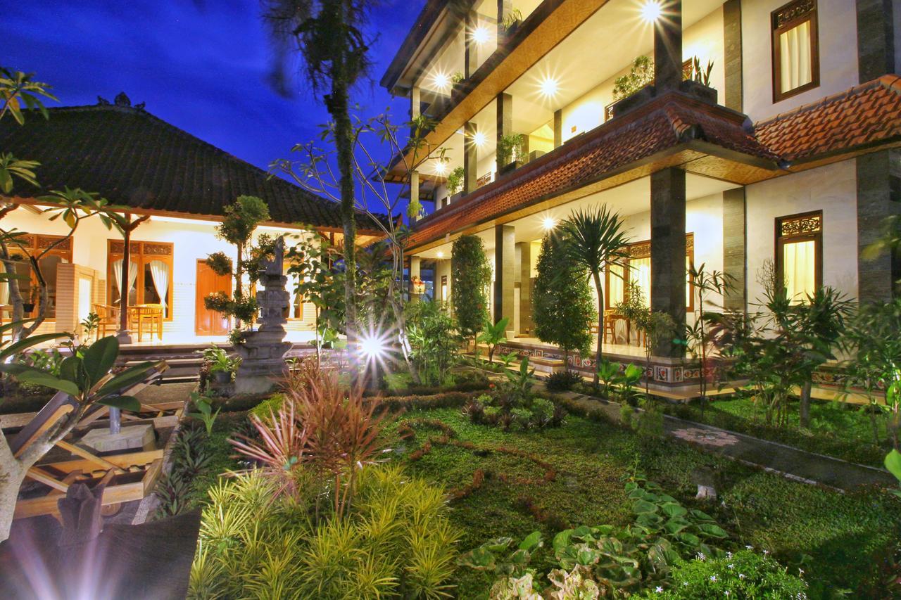 Rena House Homestay *