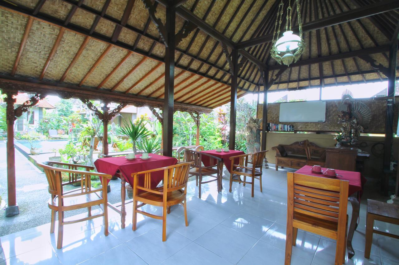 Rena House Homestay *
