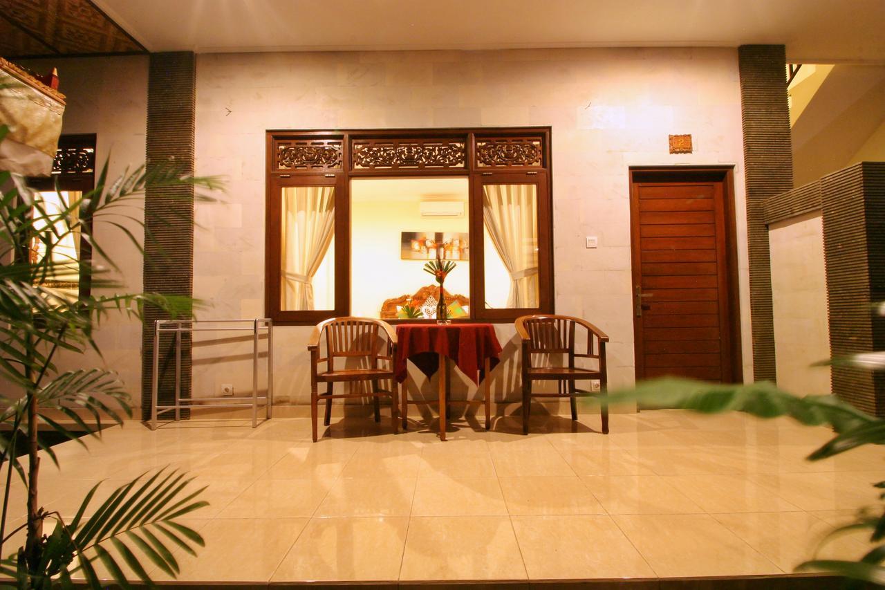 Rena House