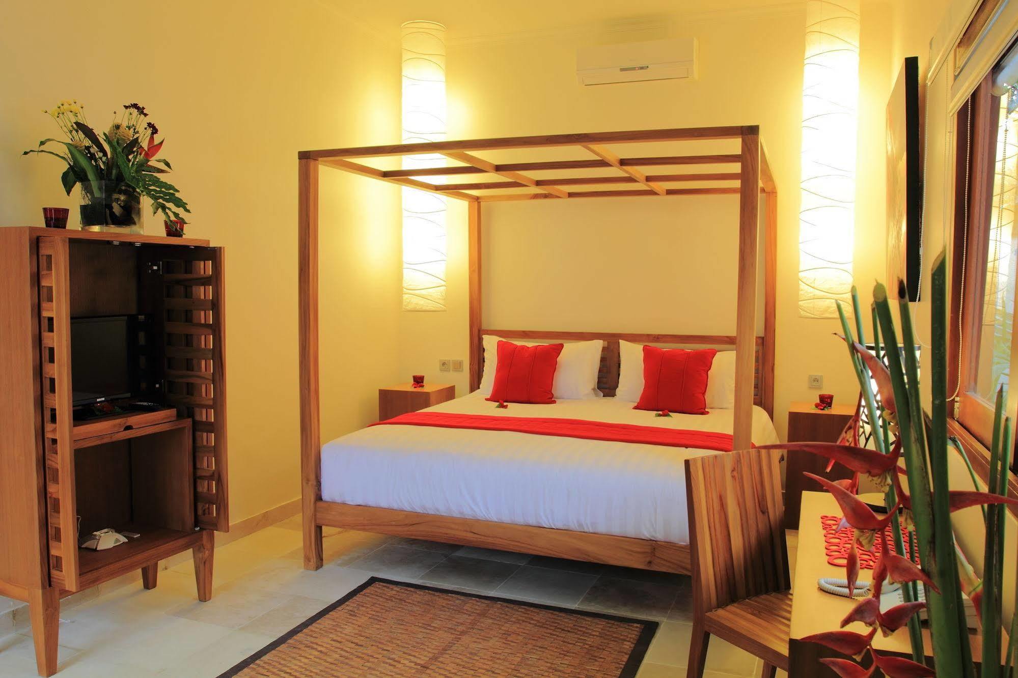 Resort Rouge -