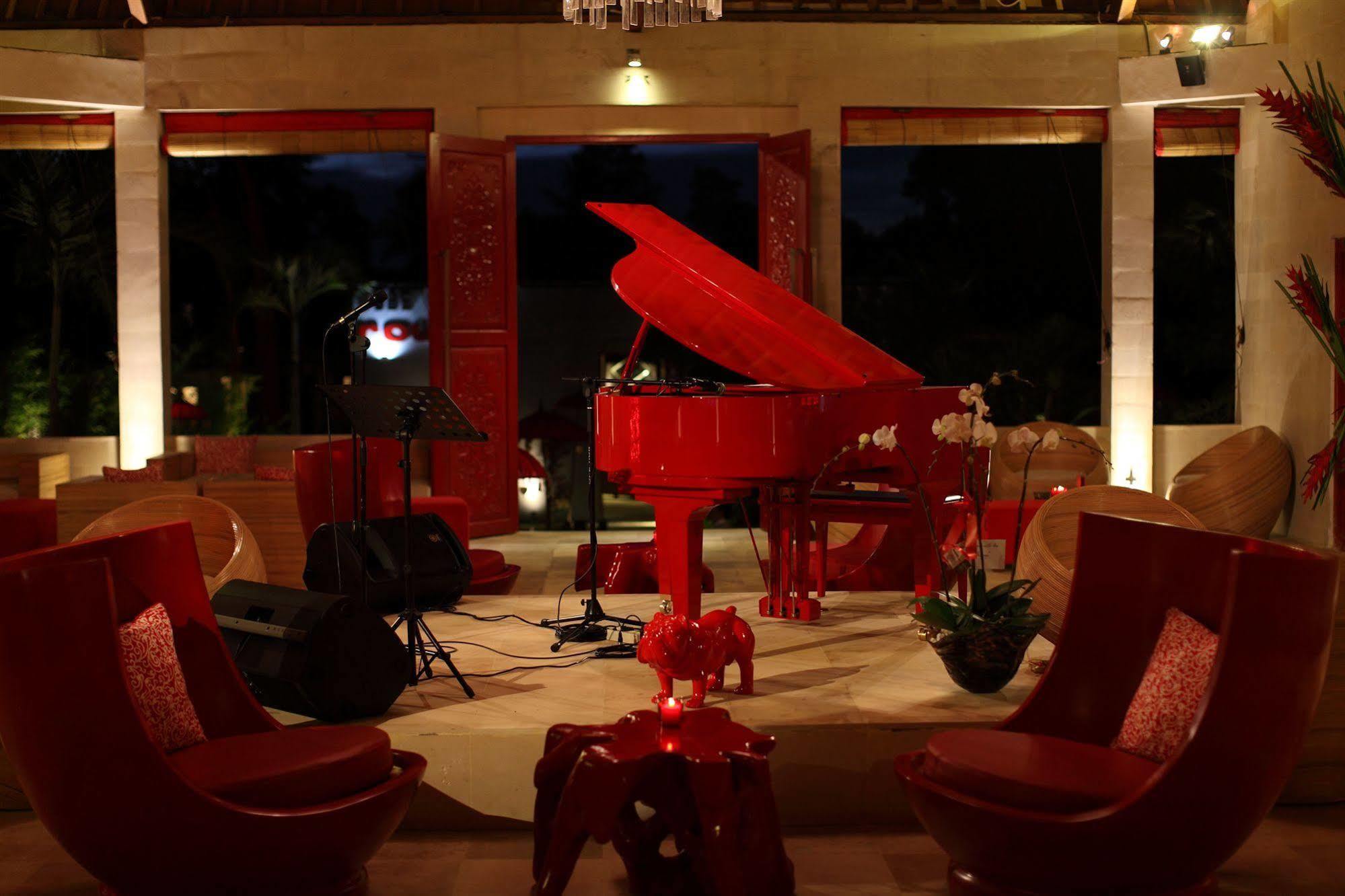 Resort Rouge -