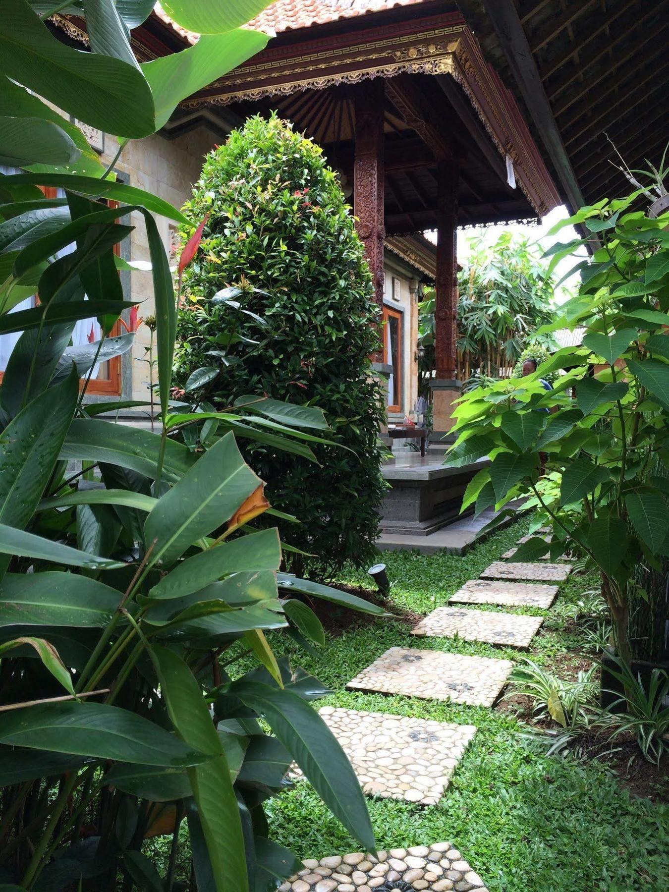 Guest house Uma Dewi *