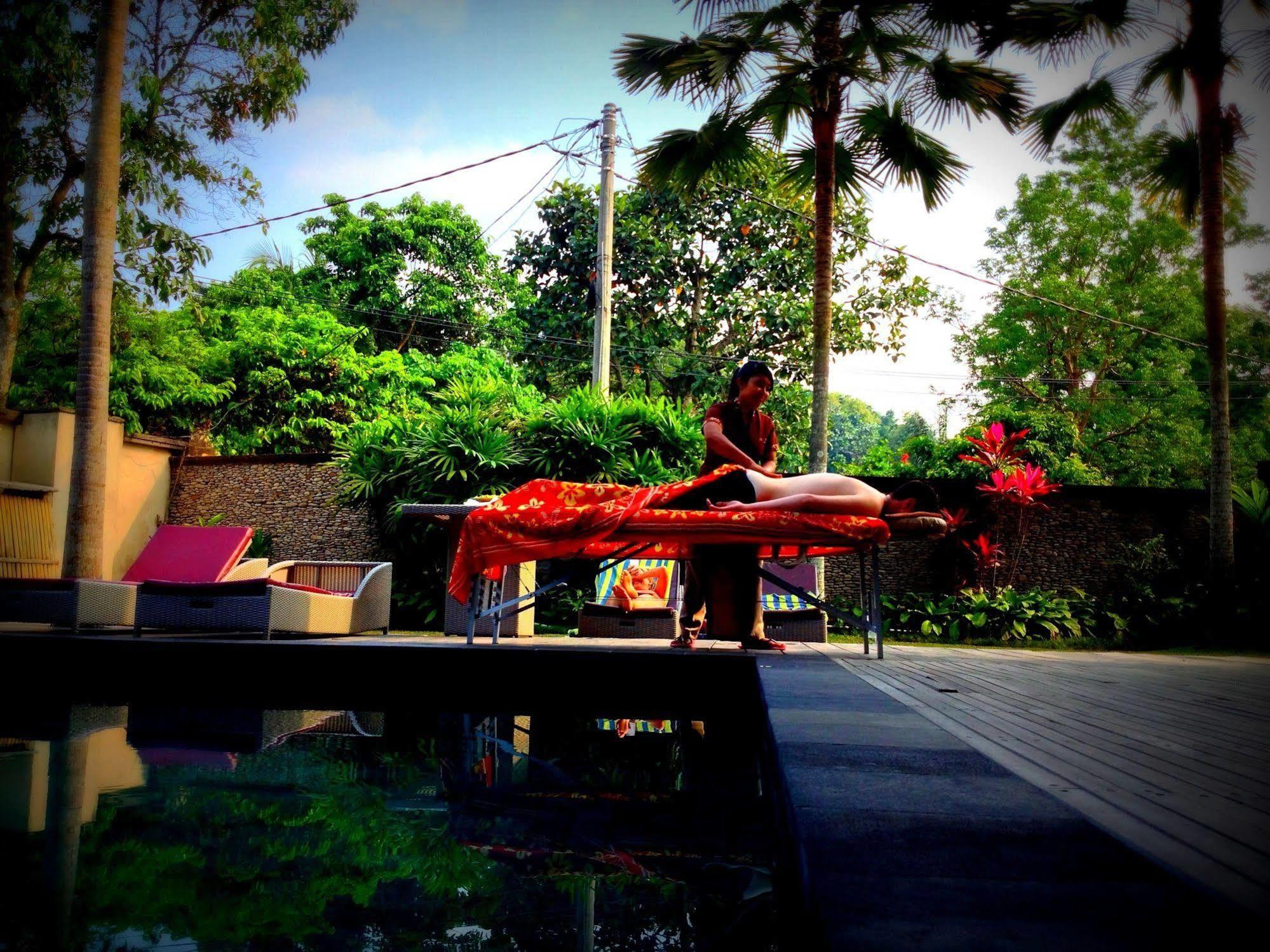 Indira Hotel 3*
