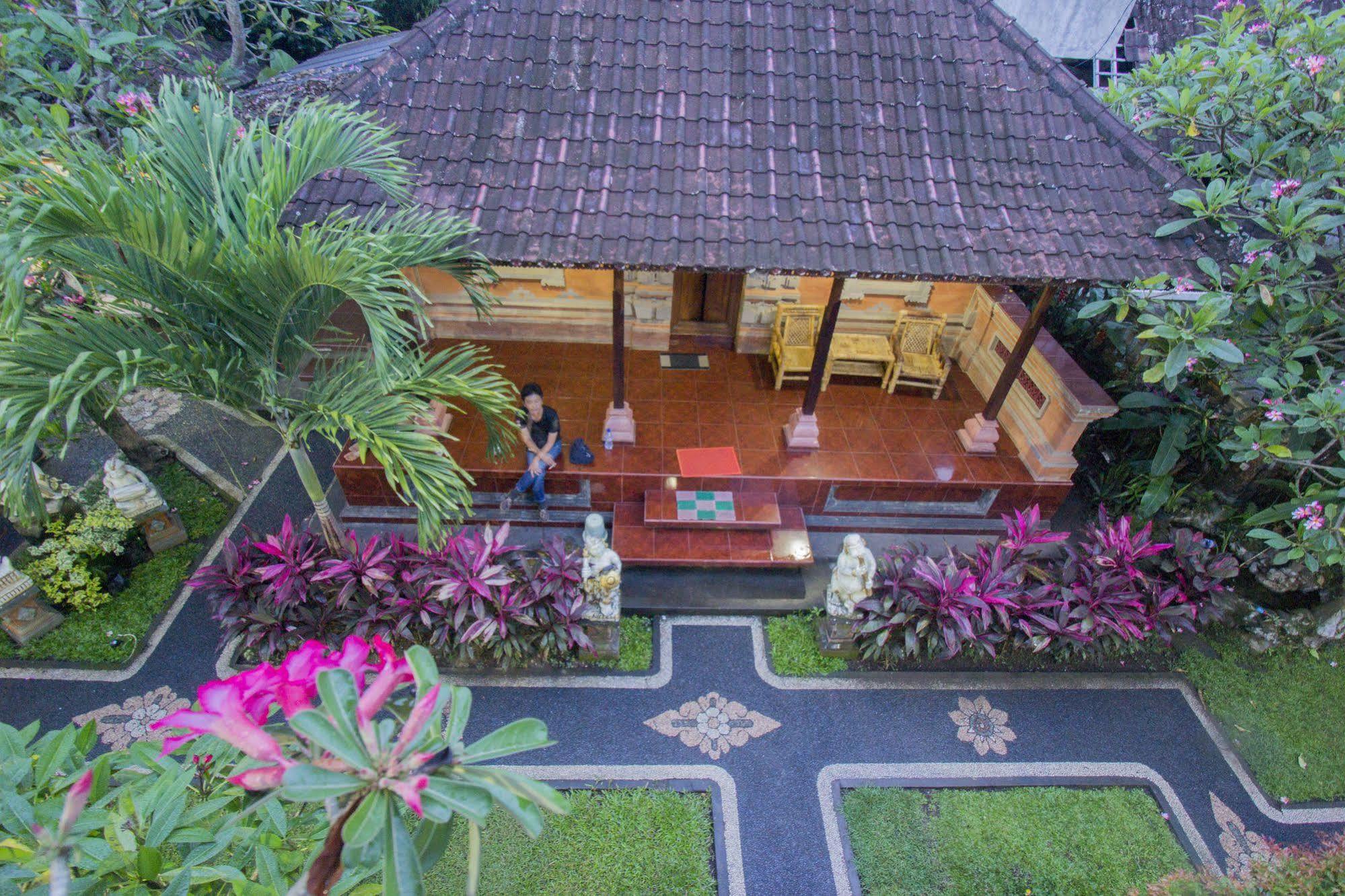 Yuliati House Wisma tamu 2*