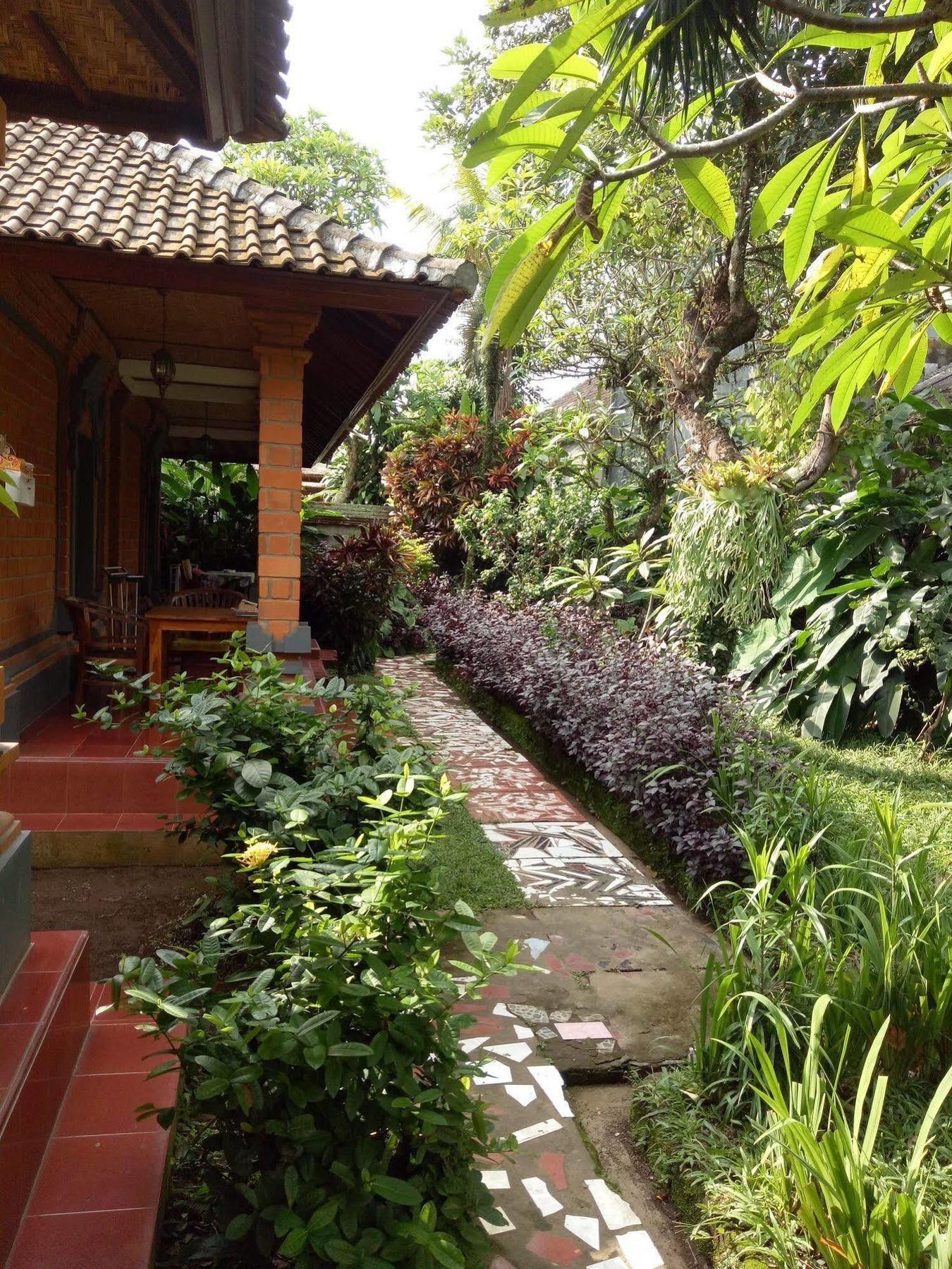 Nyoman Warta Accommodation Hotel